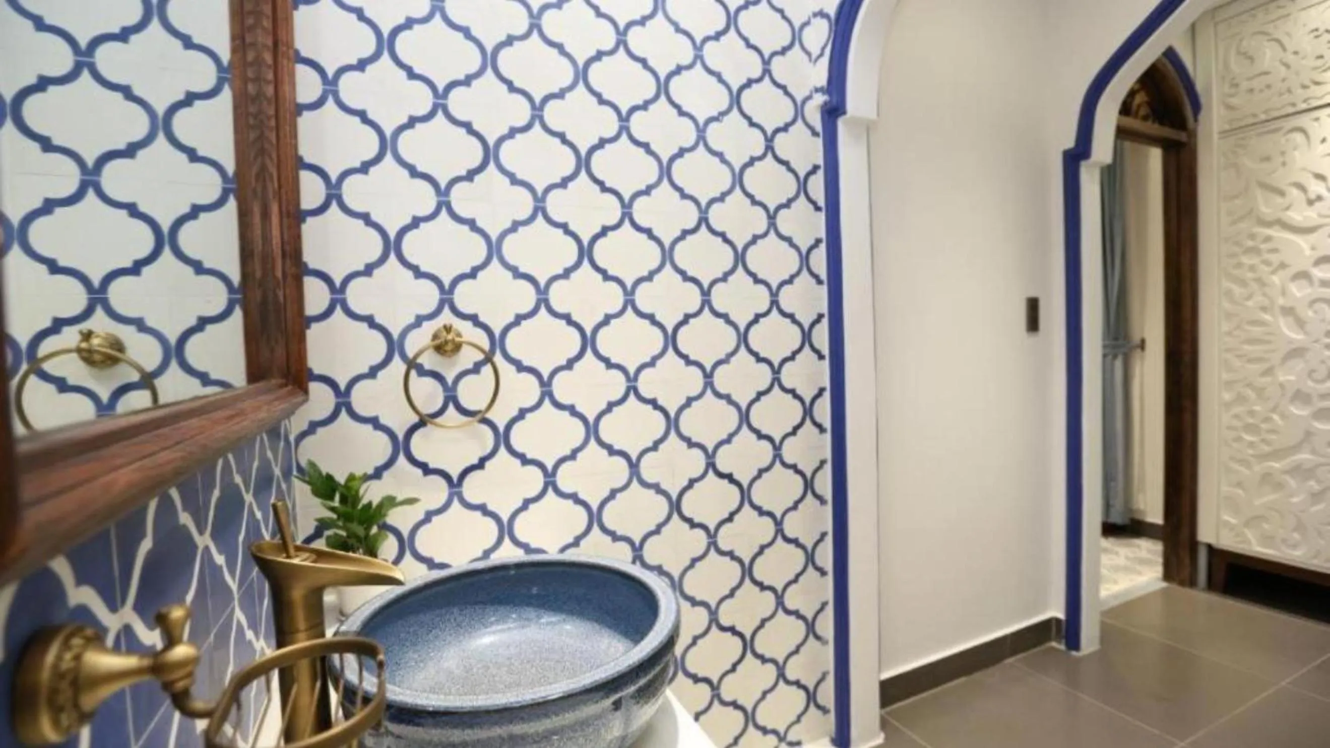 Bathroom in Duc Vuong Saigon Hotel - Bui Vien