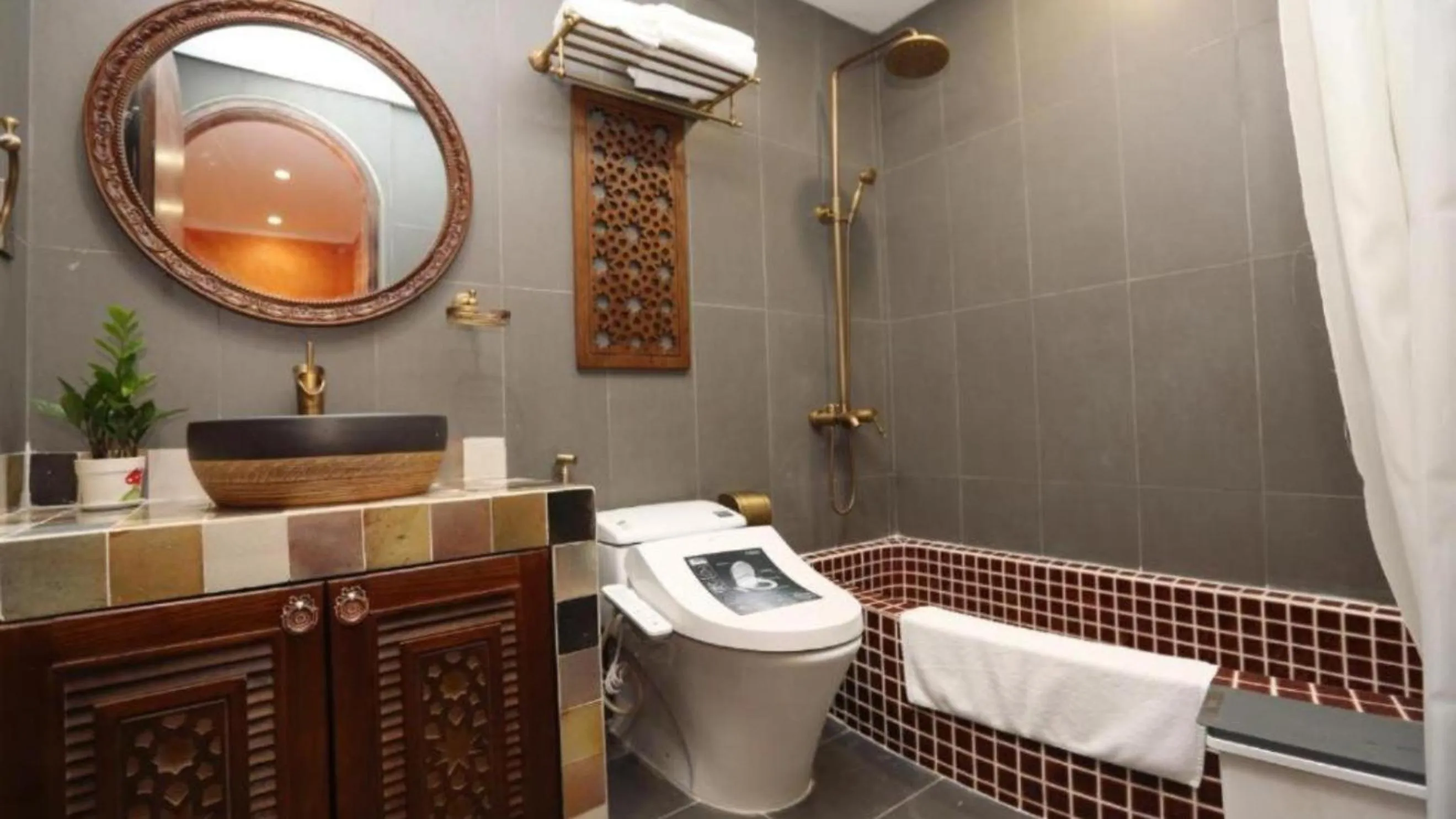 Bathroom in Duc Vuong Saigon Hotel - Bui Vien