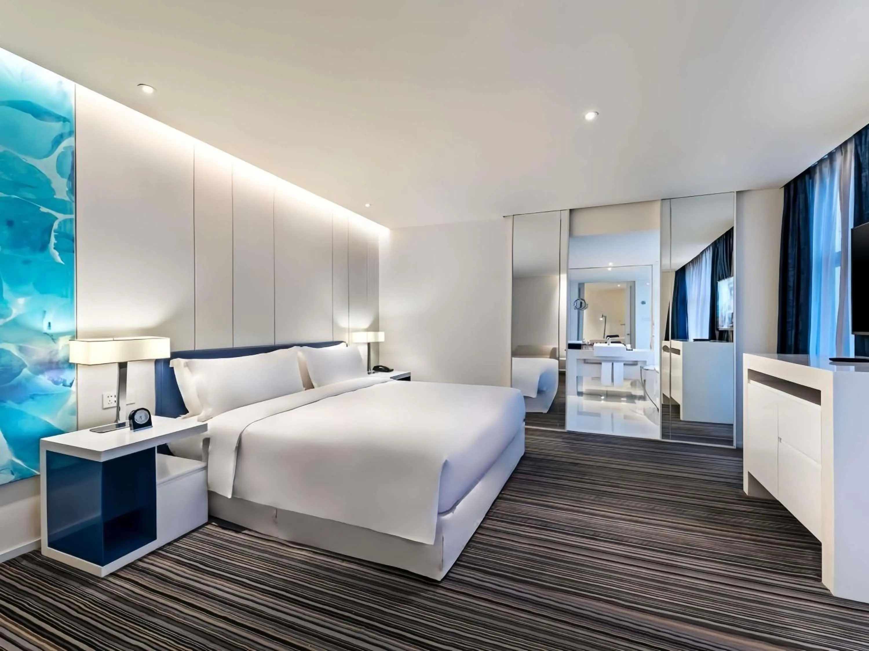 Bedroom, Bed in Grand Mercure Shanghai Century Park- Free Shuttle Bus to SNIEC