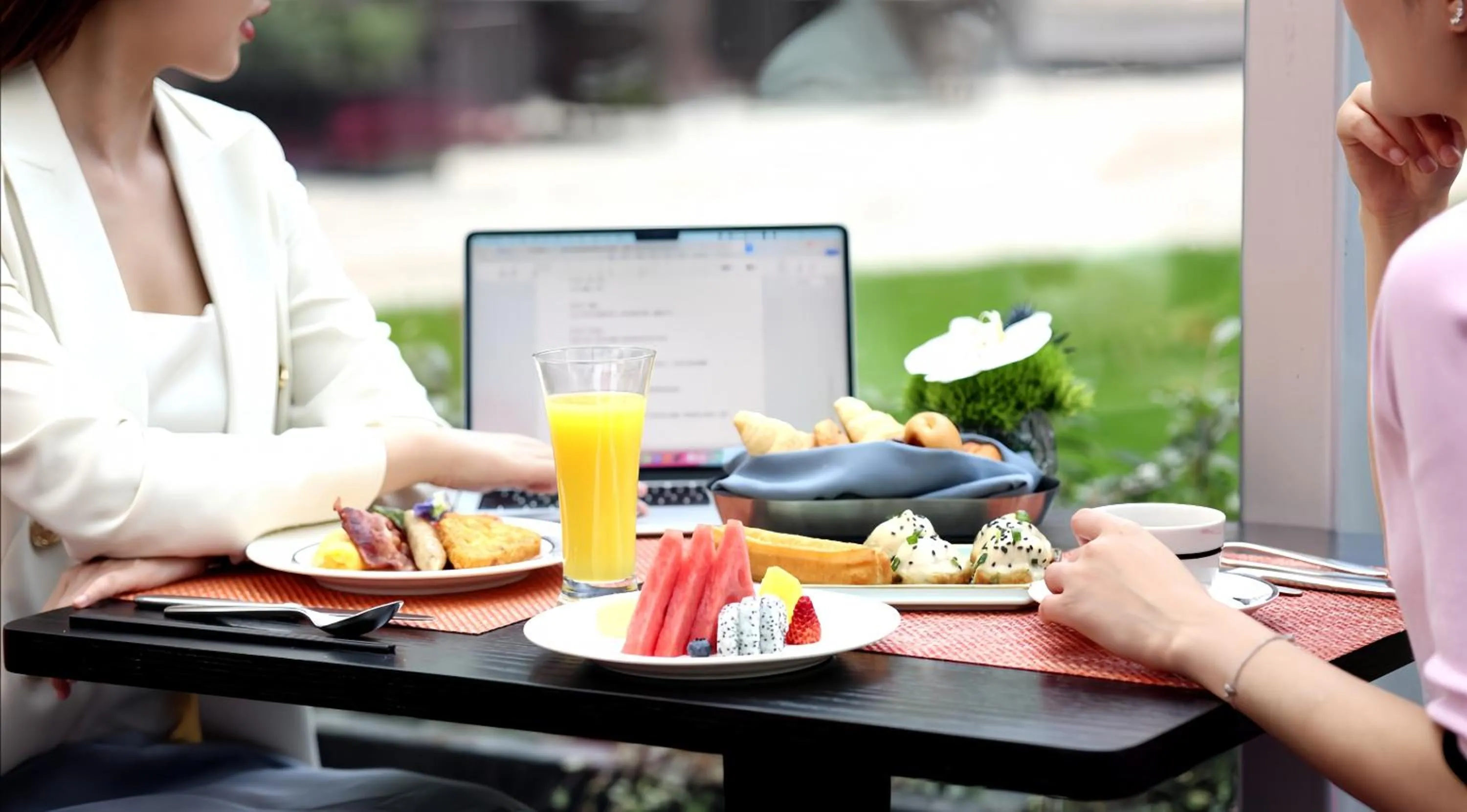 Restaurant/places to eat in Grand Mercure Shanghai Century Park- Free Shuttle Bus to SNIEC