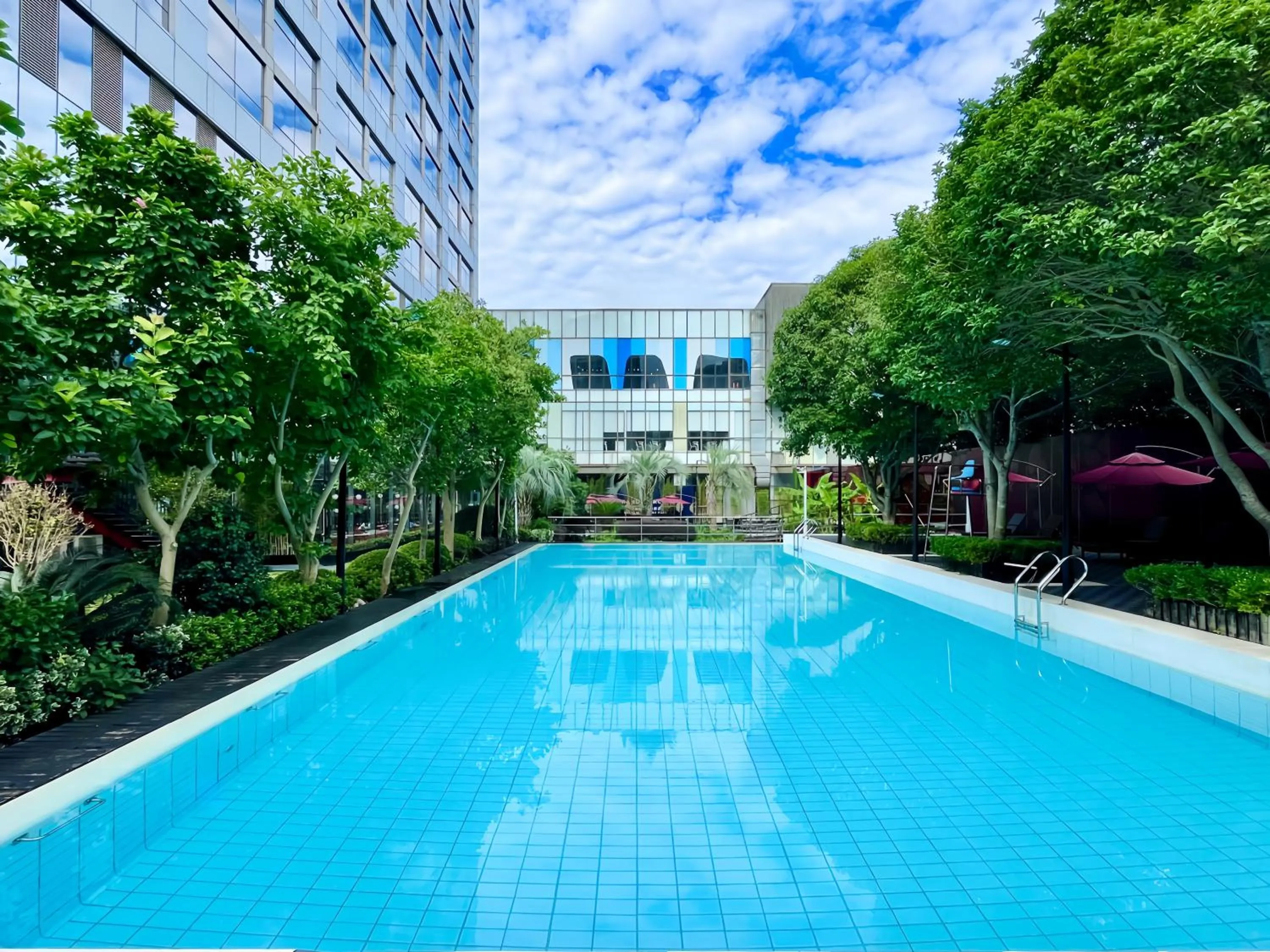 Swimming pool in Grand Mercure Shanghai Century Park- Free Shuttle Bus to SNIEC