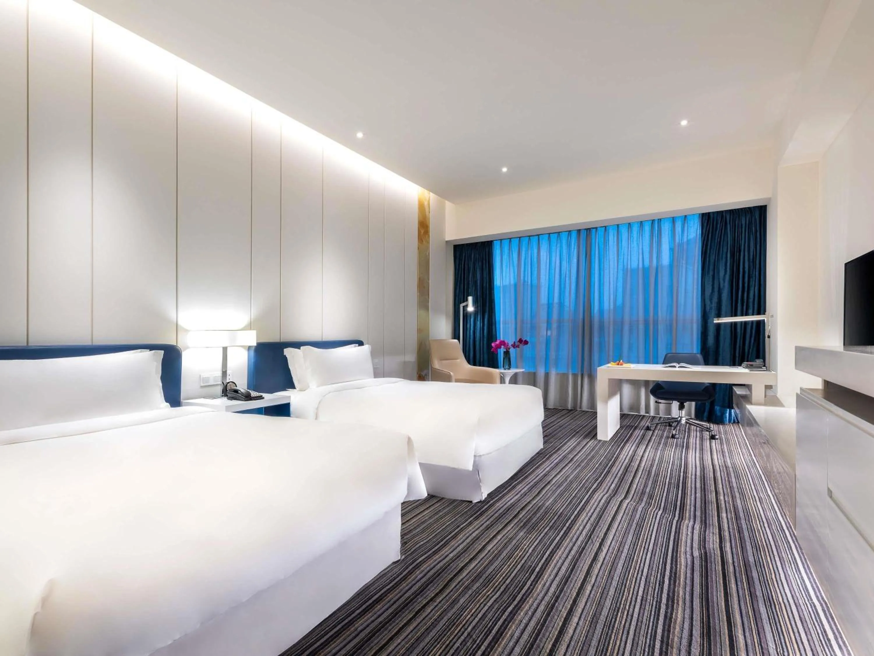 Bedroom, Bed in Grand Mercure Shanghai Century Park- Free Shuttle Bus to SNIEC