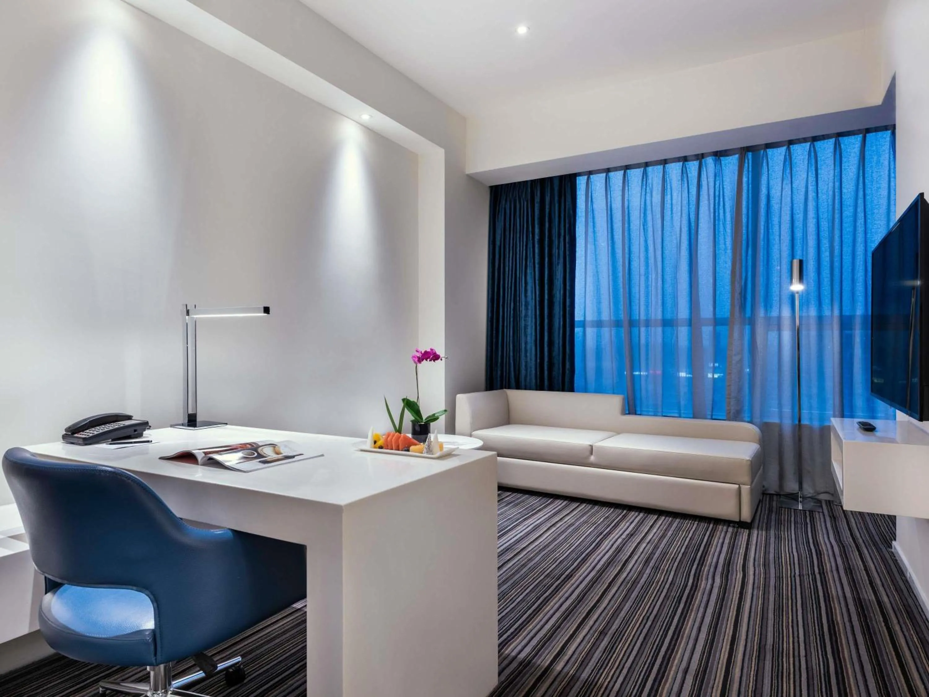 Bedroom in Grand Mercure Shanghai Century Park- Free Shuttle Bus to SNIEC