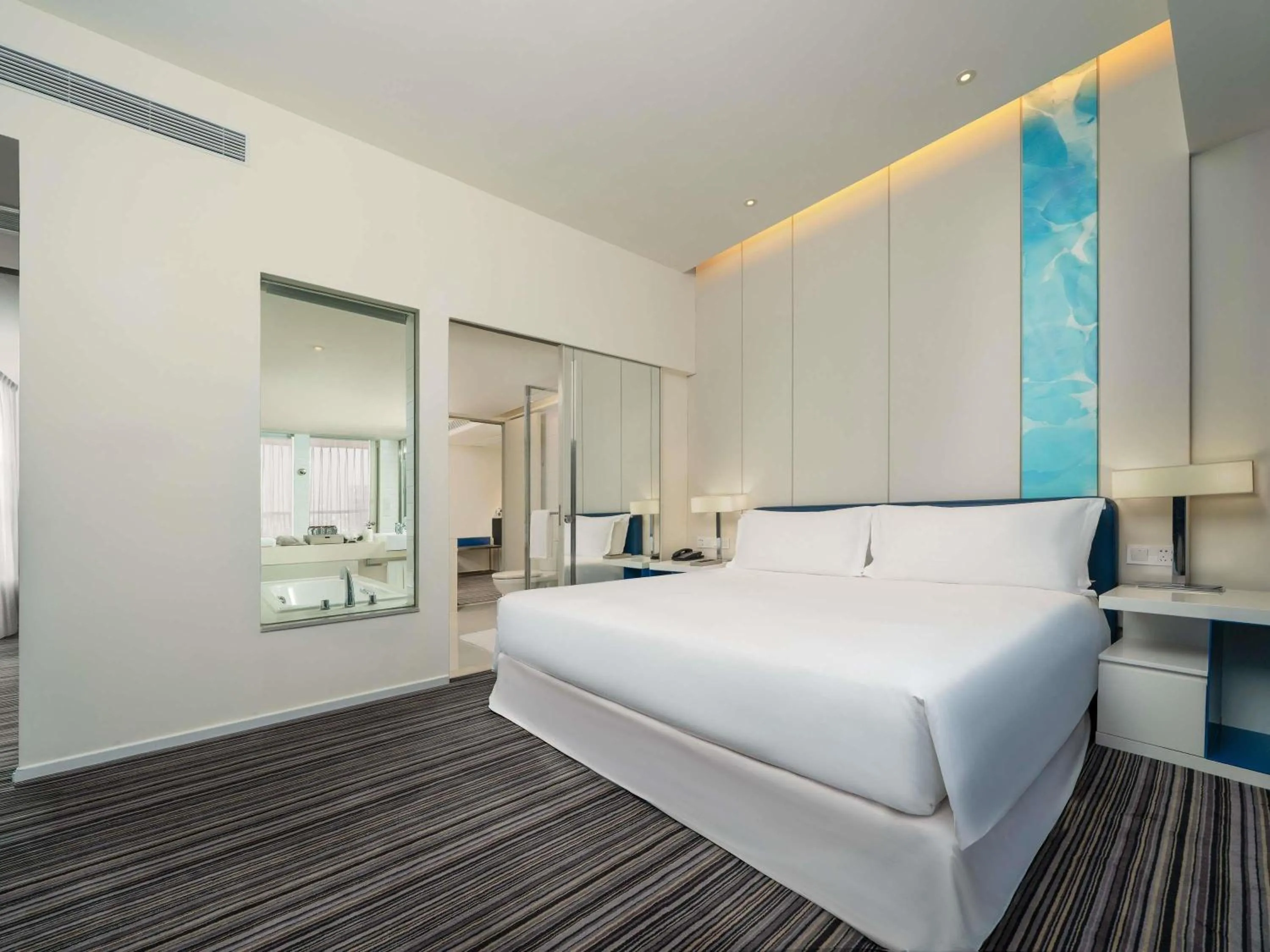 Bedroom, Bed in Grand Mercure Shanghai Century Park- Free Shuttle Bus to SNIEC