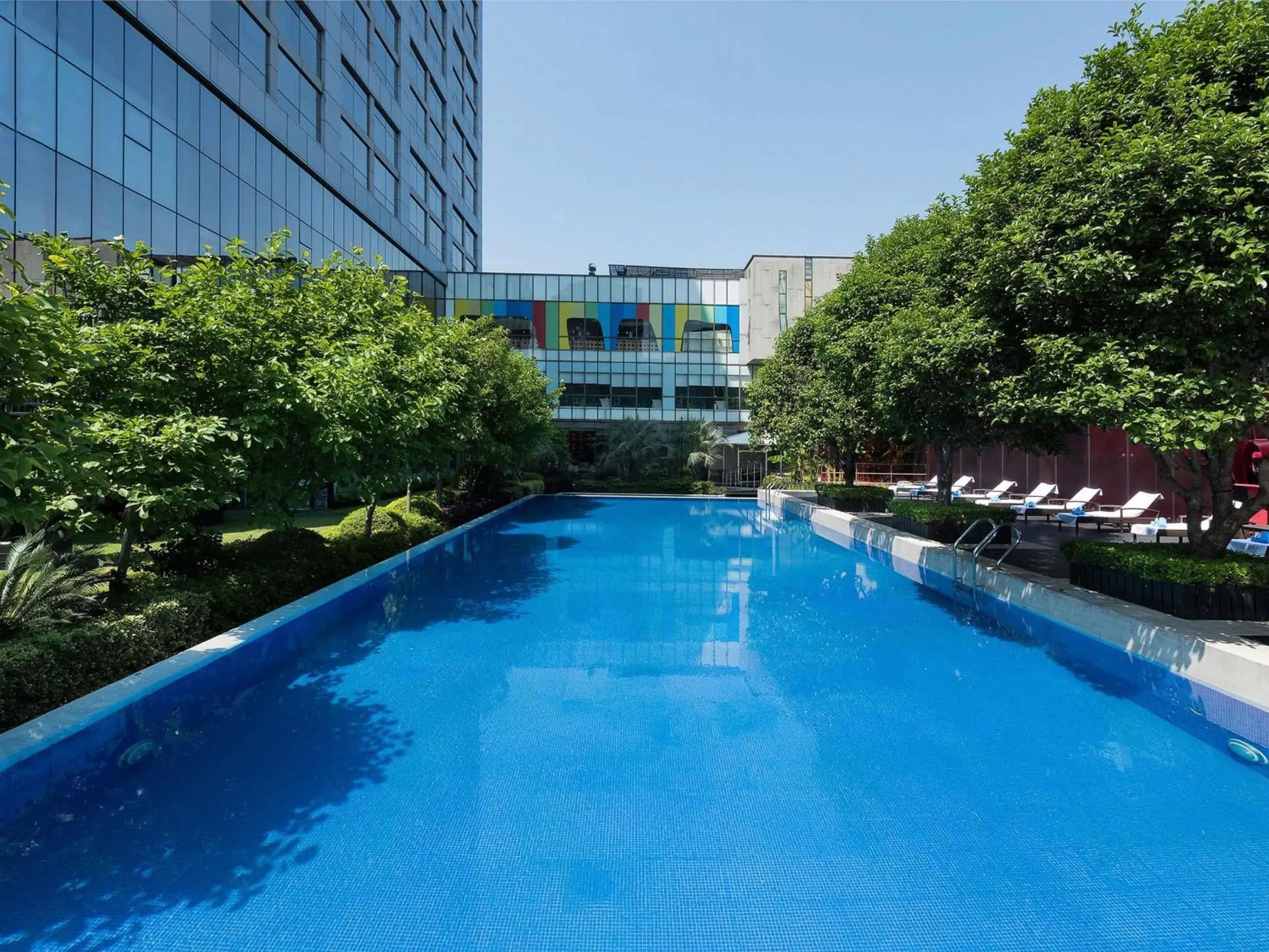 Pool view in Grand Mercure Shanghai Century Park- Free Shuttle Bus to SNIEC Pool view in Grand Mercure Shanghai Century Park- Free Shuttle Bus to SNIEC