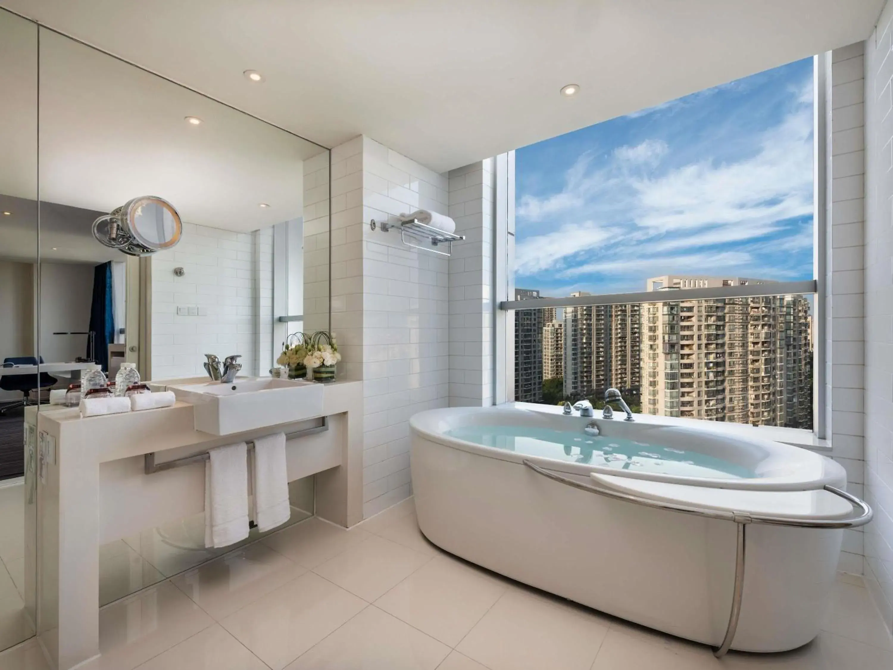 Bedroom in Grand Mercure Shanghai Century Park- Free Shuttle Bus to SNIEC Bedroom in Grand Mercure Shanghai Century Park- Free Shuttle Bus to SNIEC