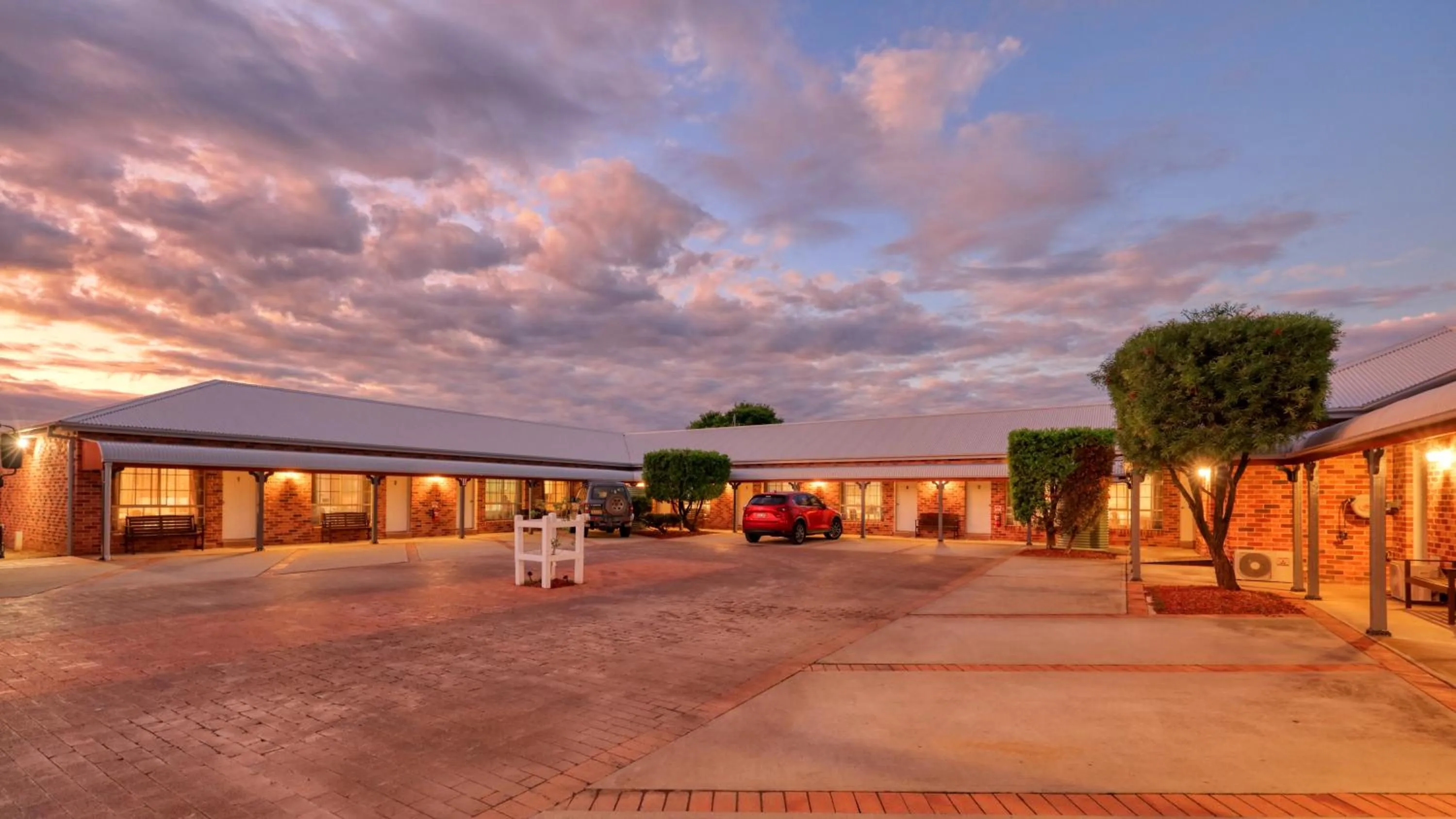 Country Gardens Motor Inn