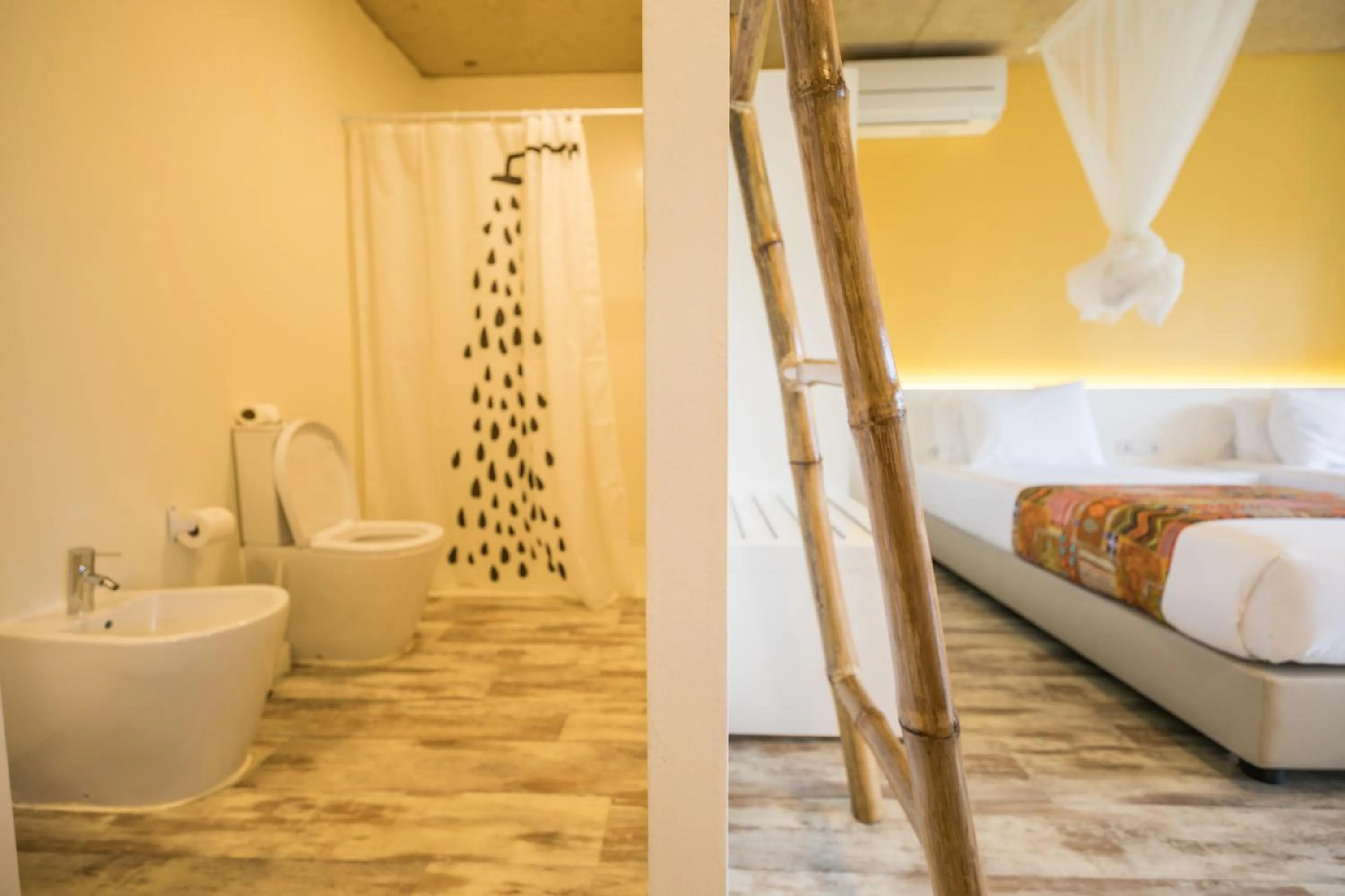 Bathroom, Bed in Roça Santo António Ecolodge