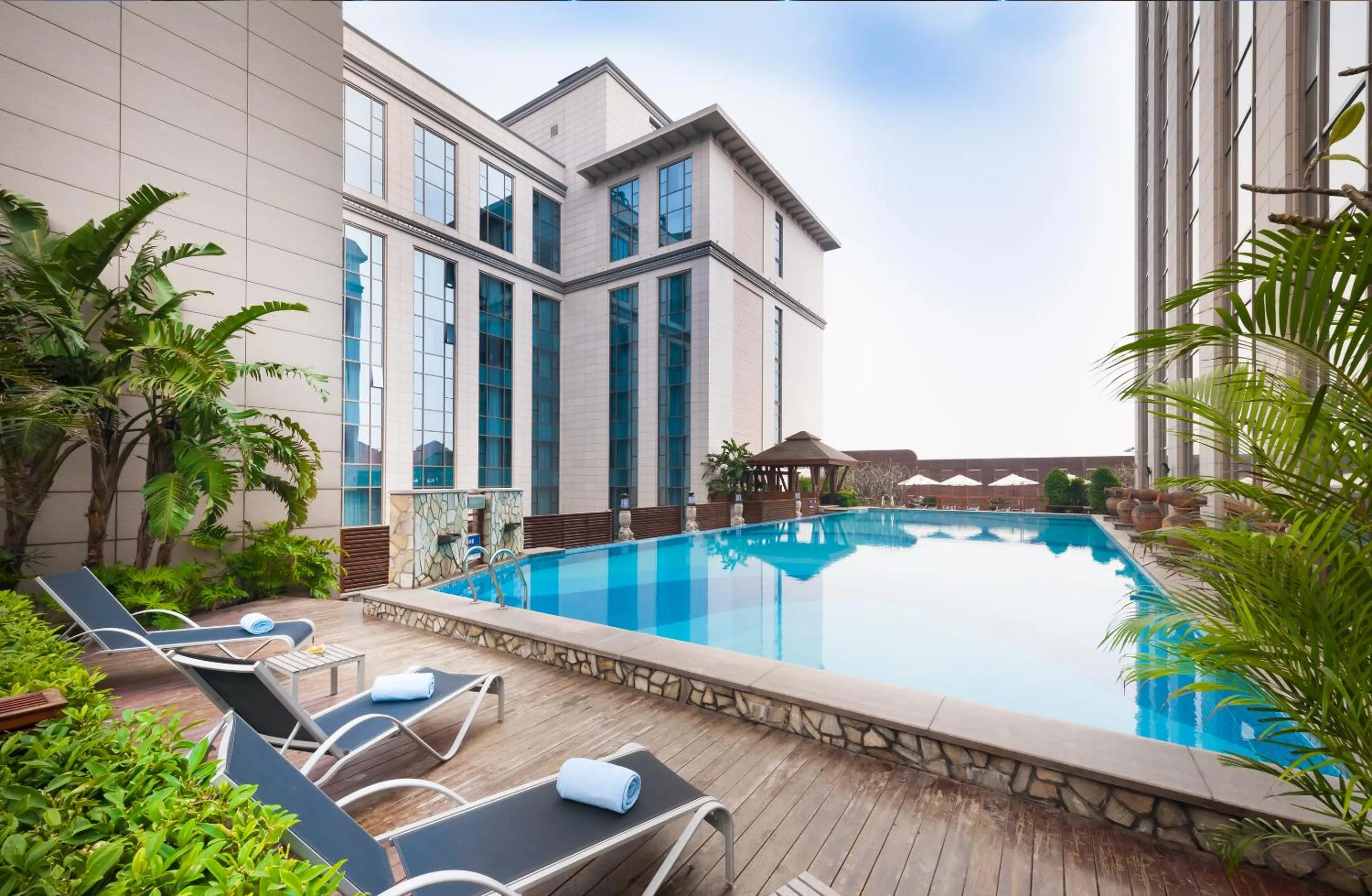 Swimming pool in Marco Polo Jin Jiang
