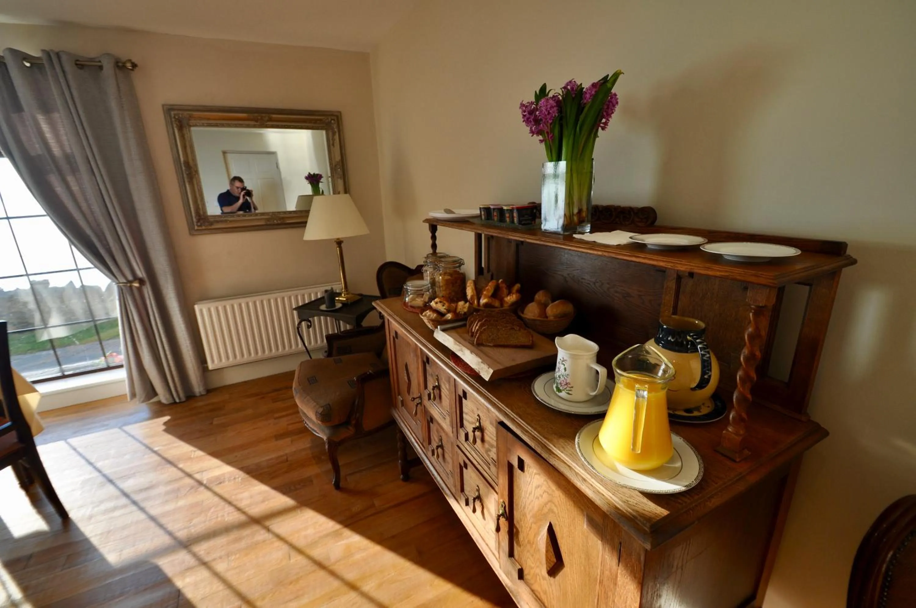 Breakfast in Barrow Lodge