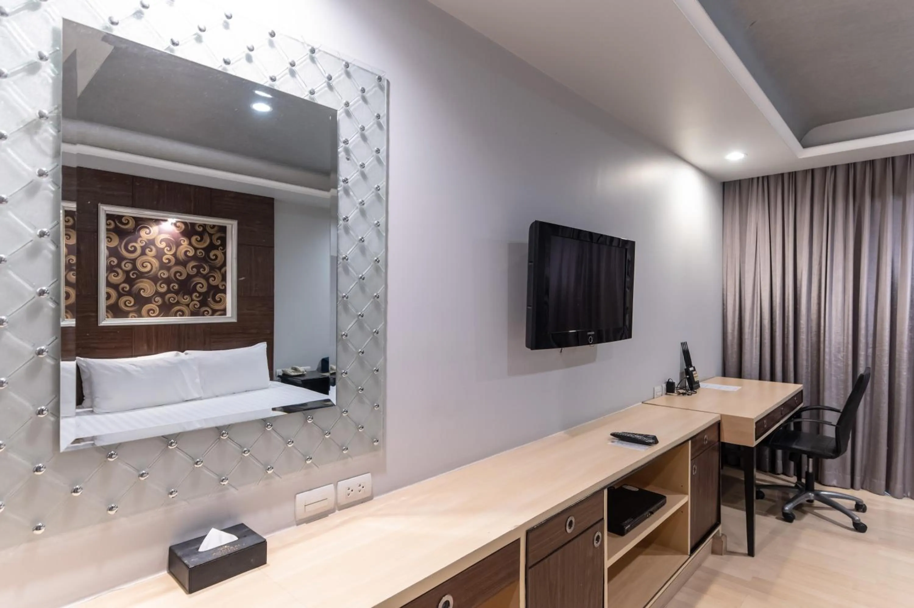 Bed in Admiral Premier Bangkok