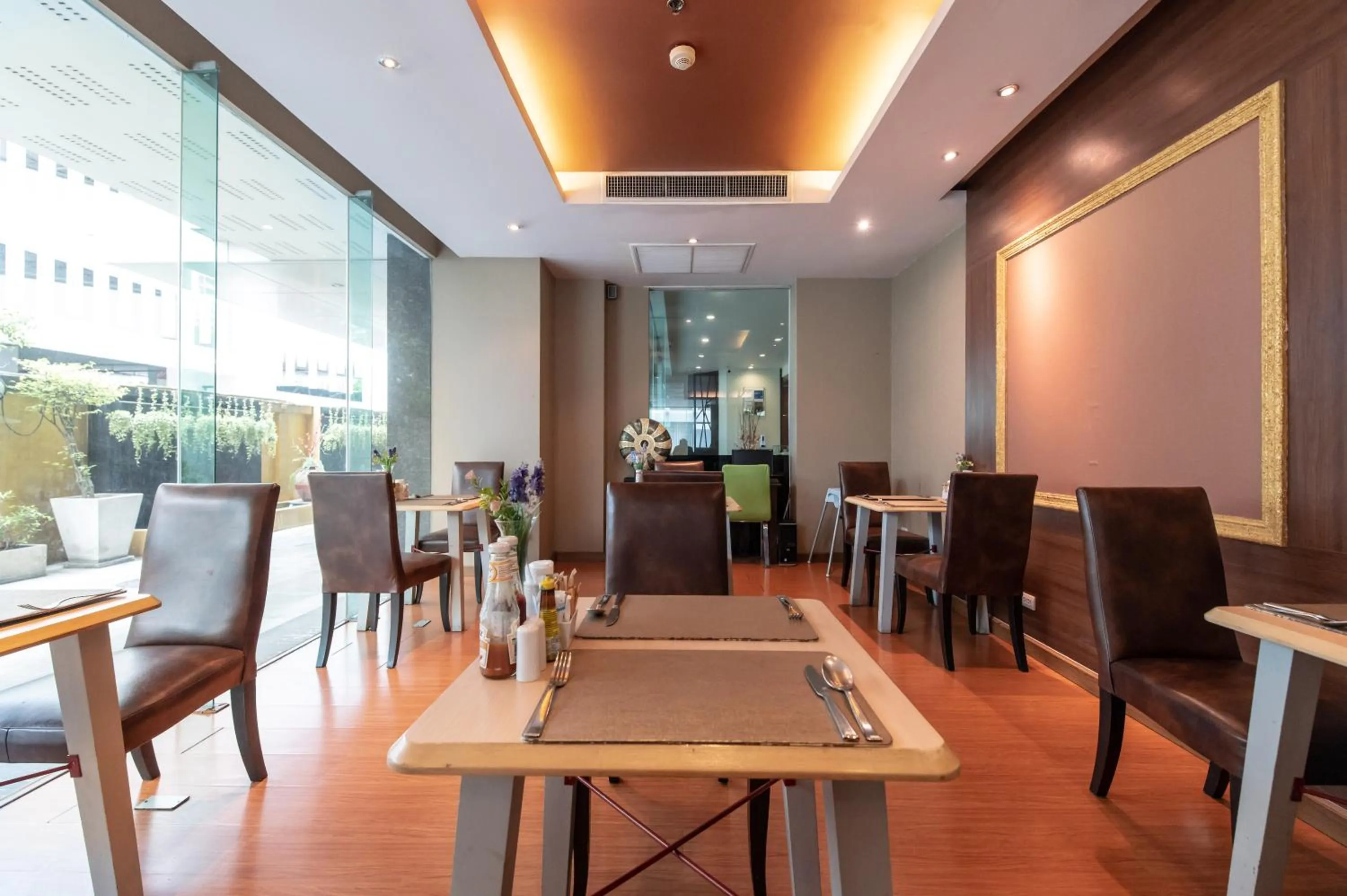 Restaurant/places to eat in Admiral Premier Bangkok