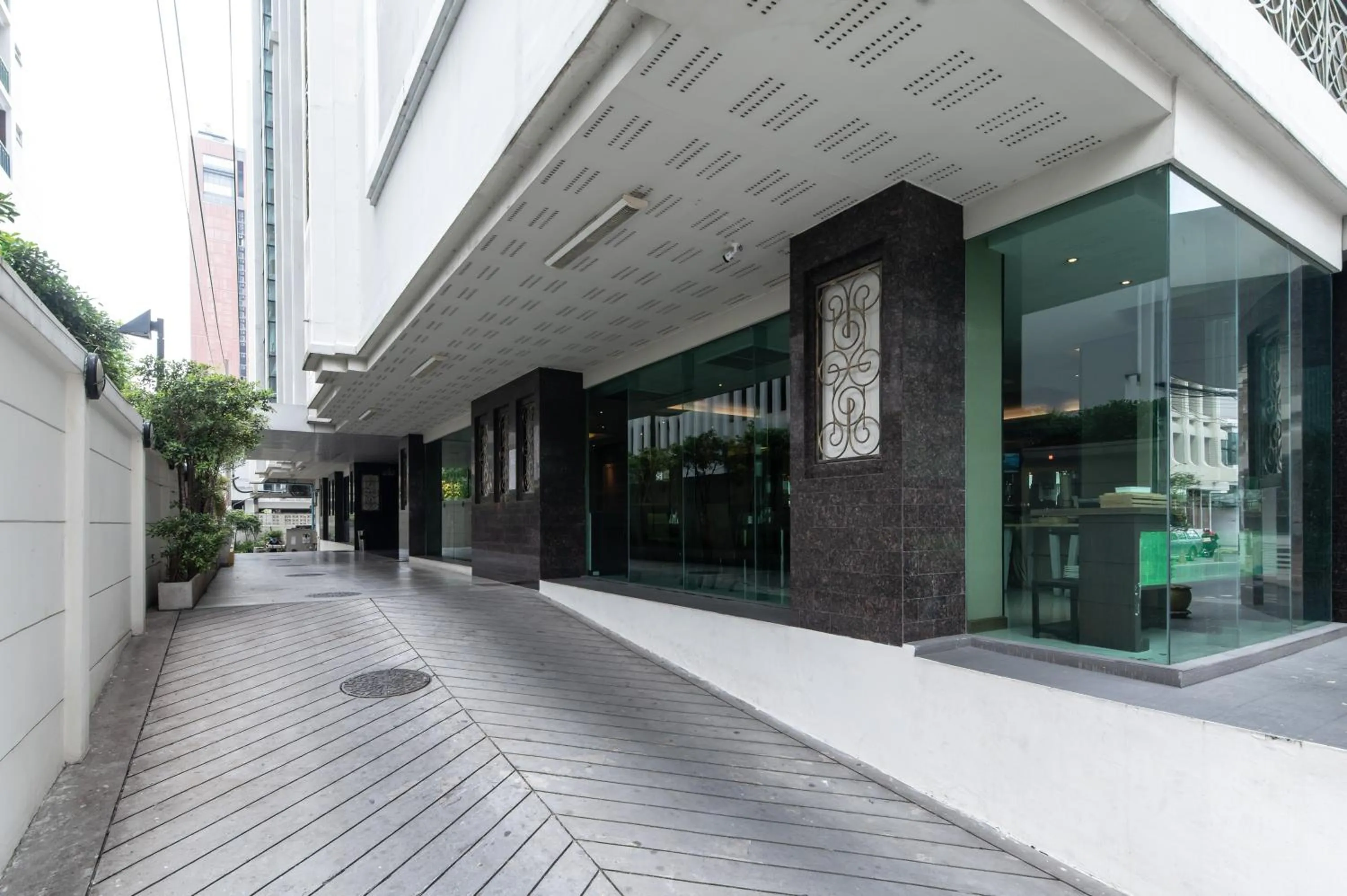Property building in Admiral Premier Bangkok