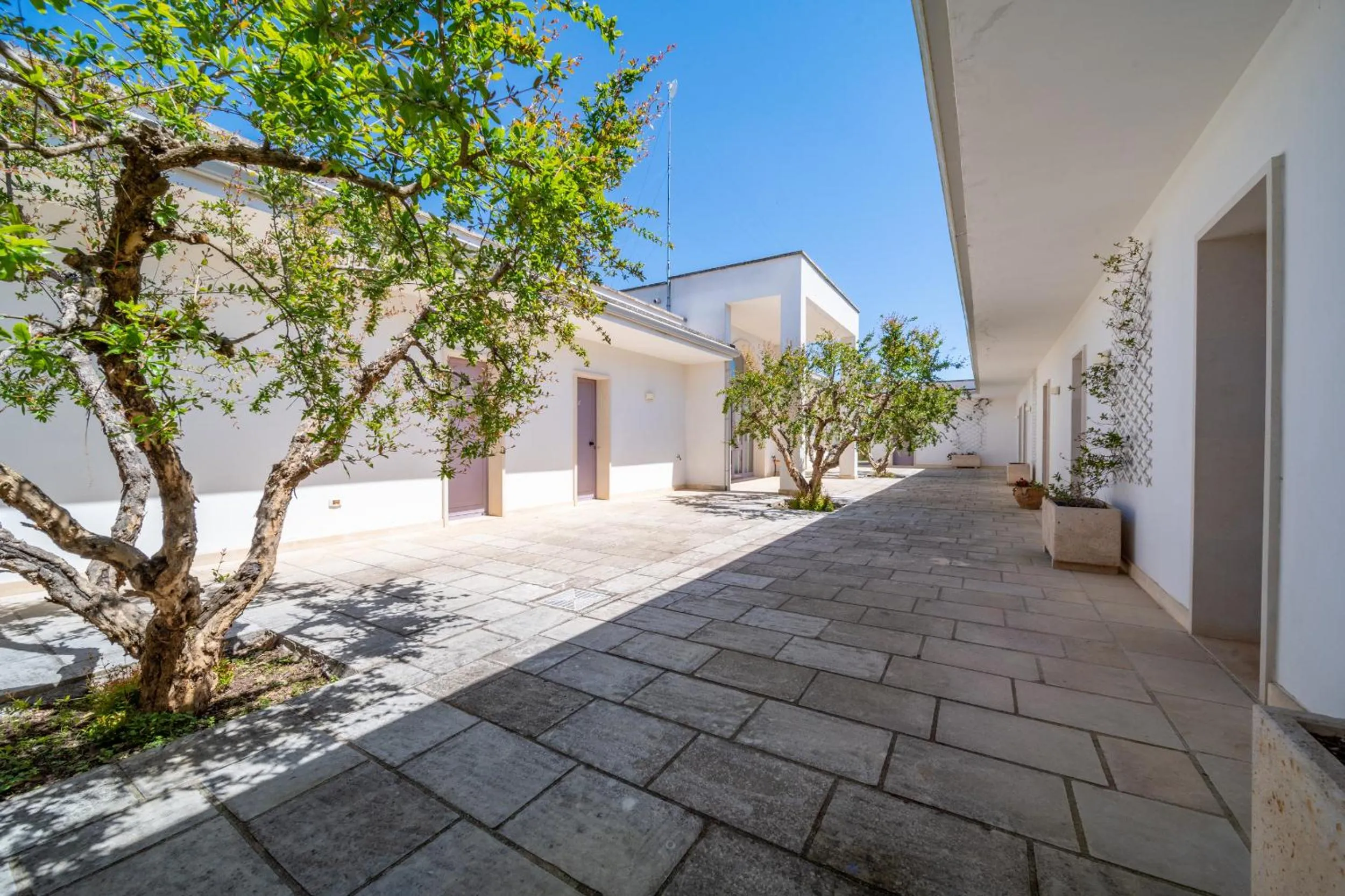 Inner courtyard view in Corte dei Melograni Hotel Resort