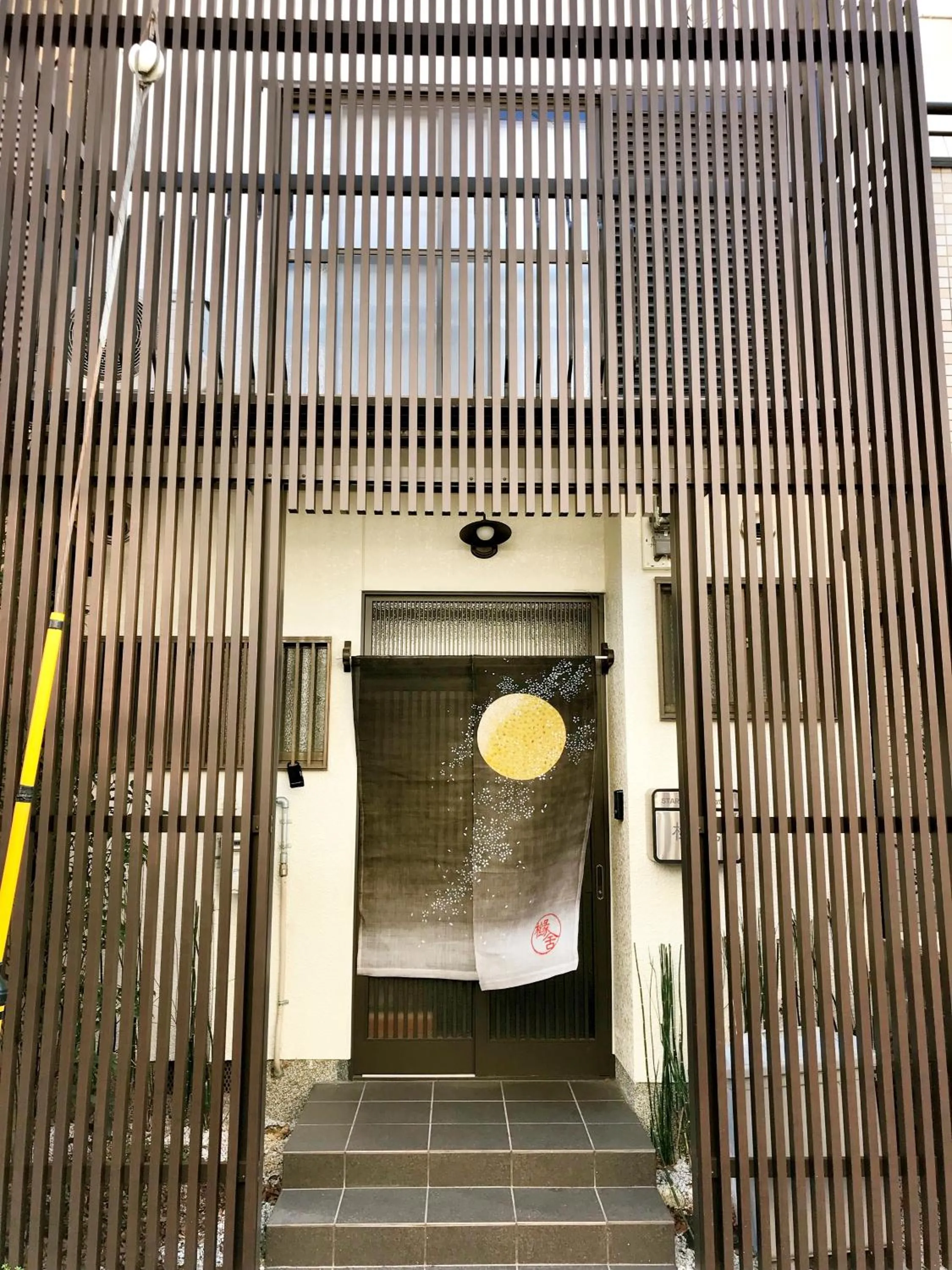 Facade/entrance in EnSe Sanjusangendo Villa