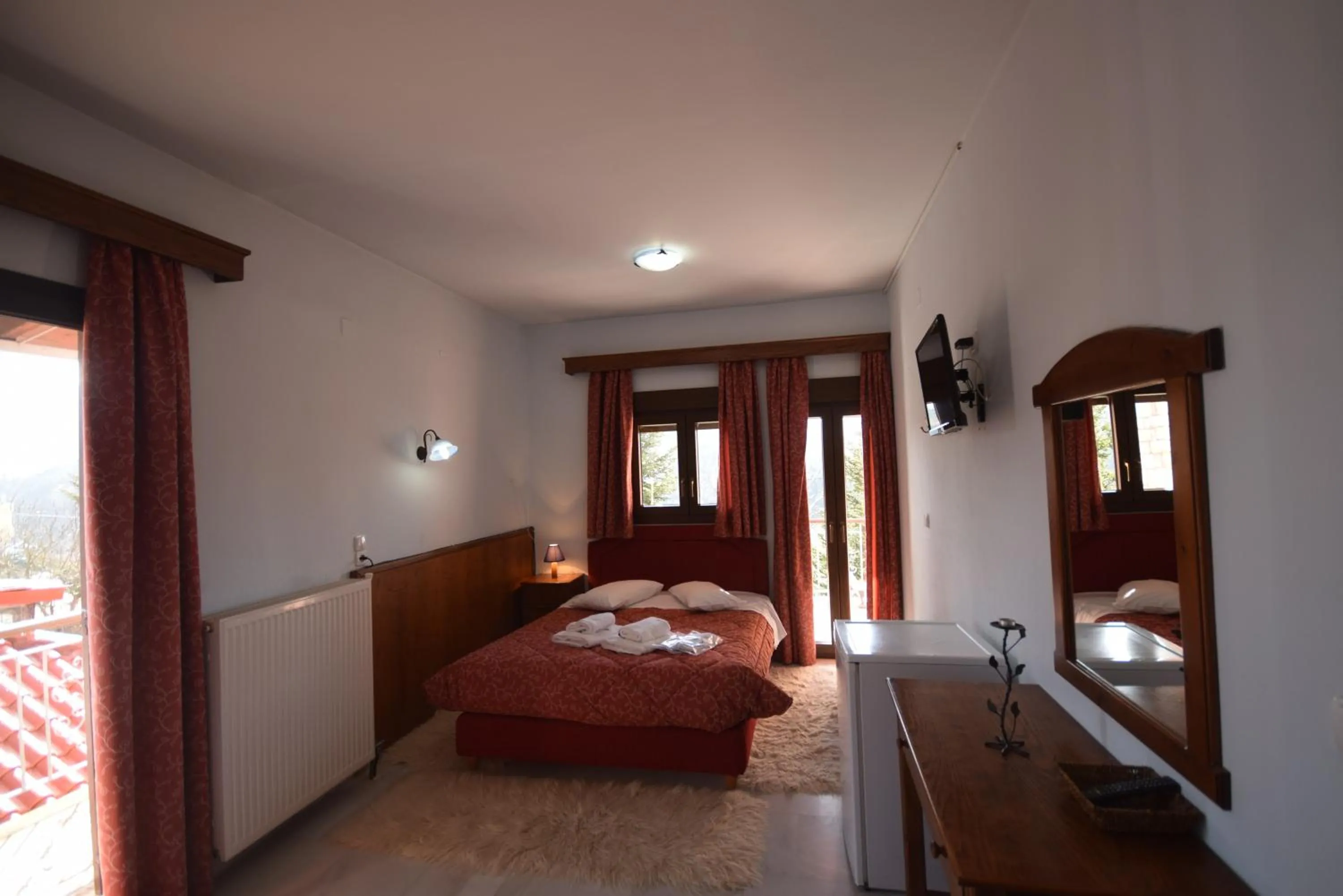 Bedroom, Bed in Mountain House