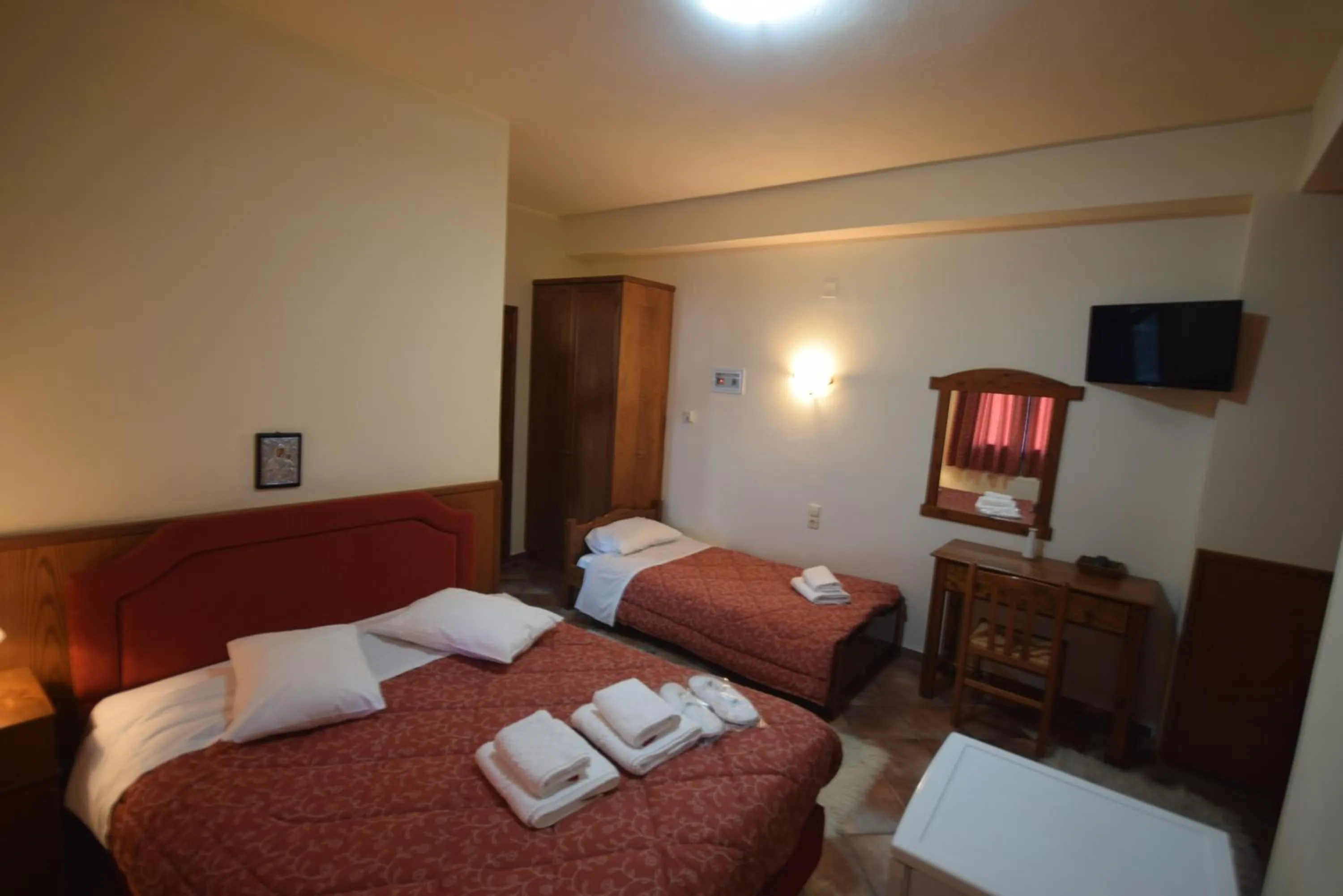 Bedroom, Bed in Mountain House