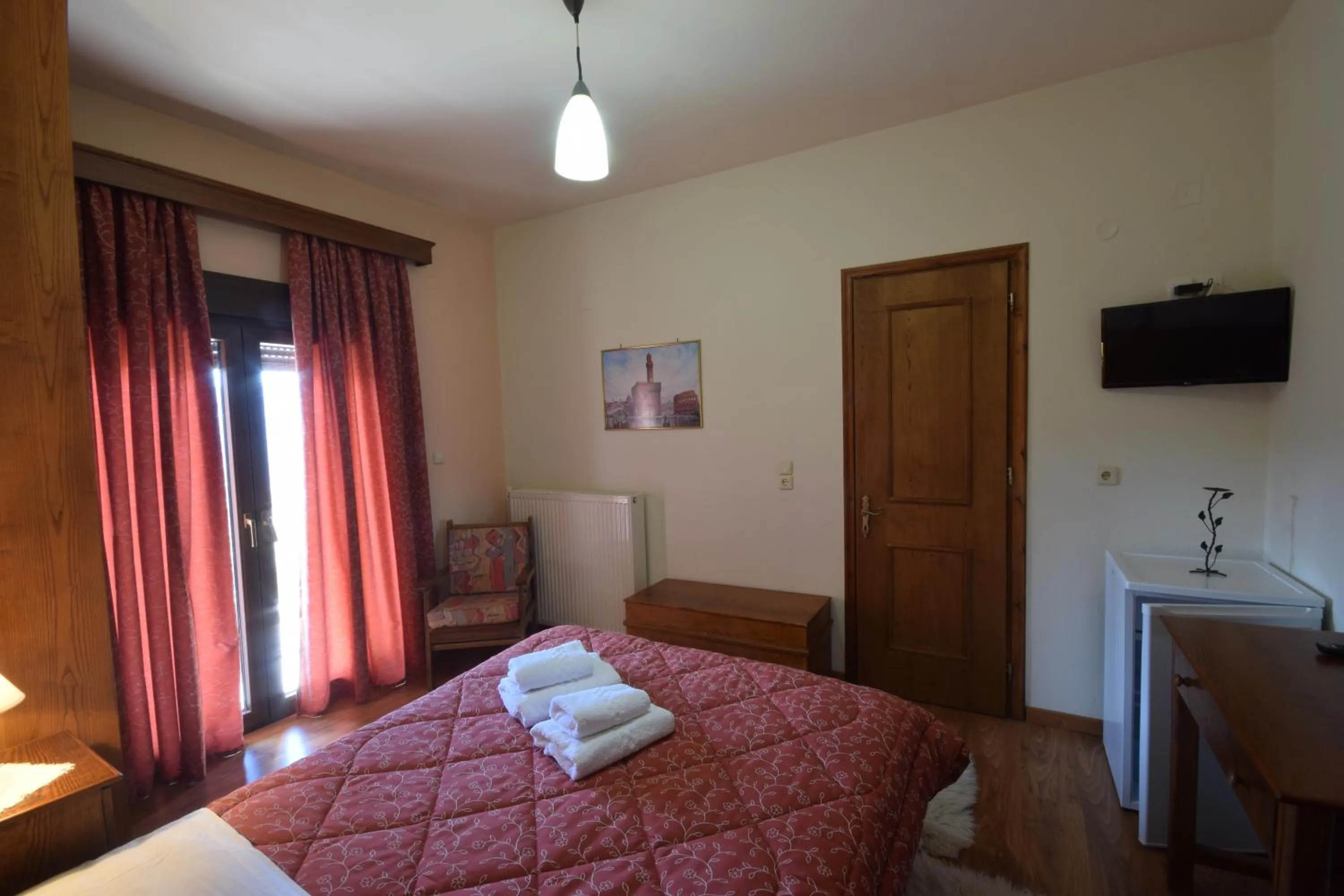 Bedroom, Bed in Mountain House