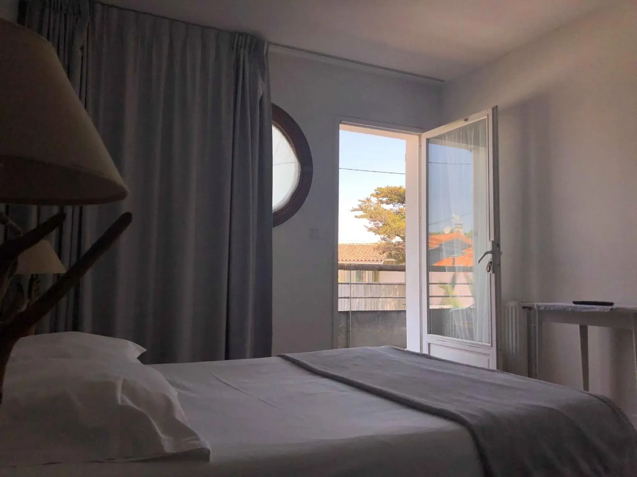 Double Room in Le Pavillon Bleu Double Room in Le Pavillon Bleu