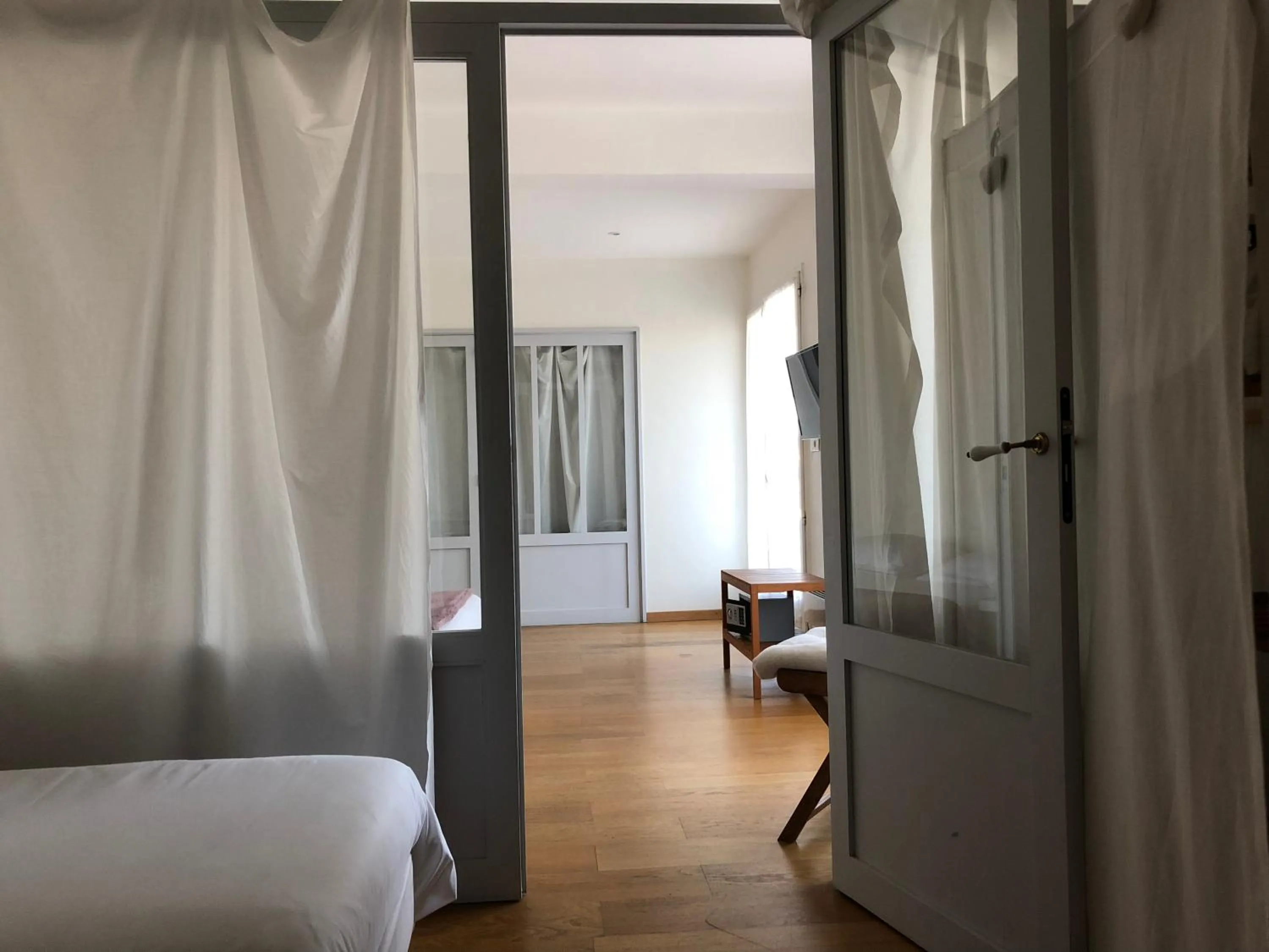 Bedroom, Bed in Le Pavillon Bleu