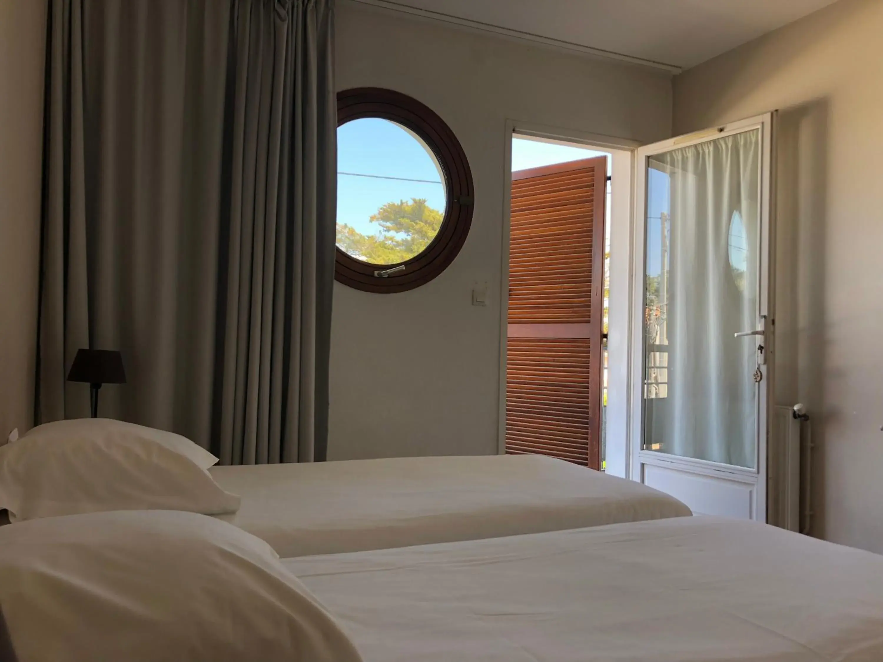 Twin Room in Le Pavillon Bleu Twin Room in Le Pavillon Bleu