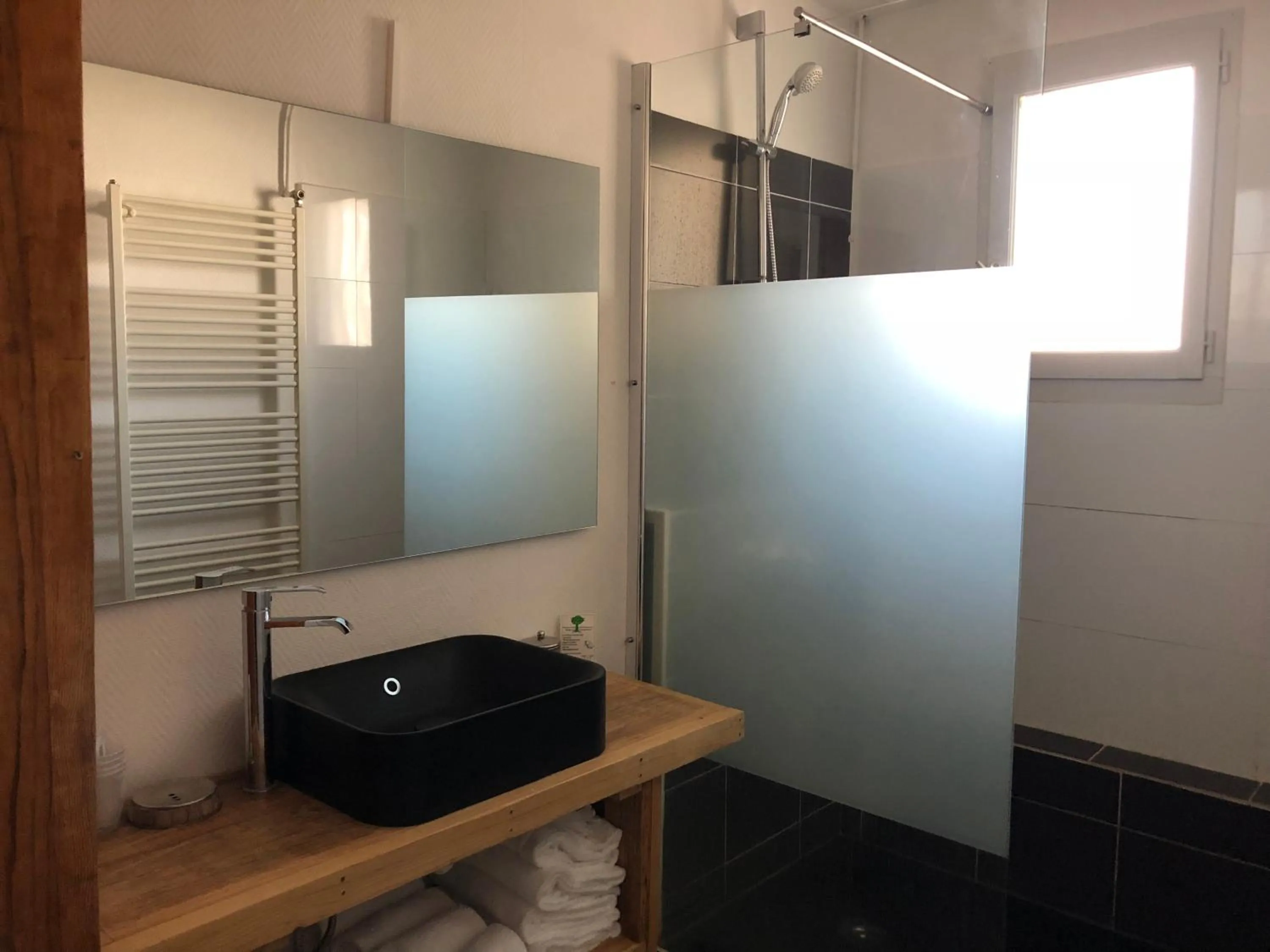 Bathroom in Le Pavillon Bleu