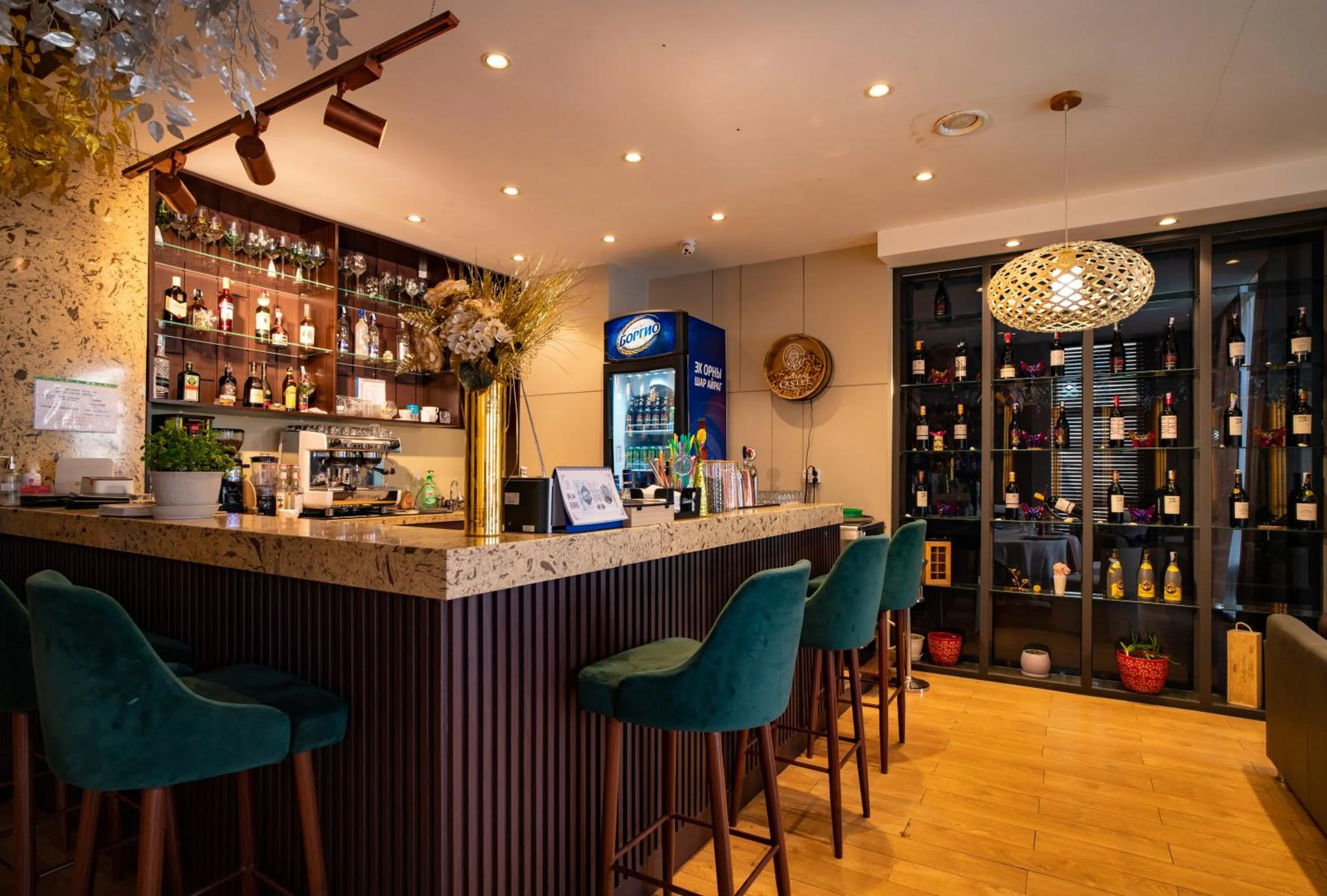 Lounge or bar in Edelweiss Art Hotel