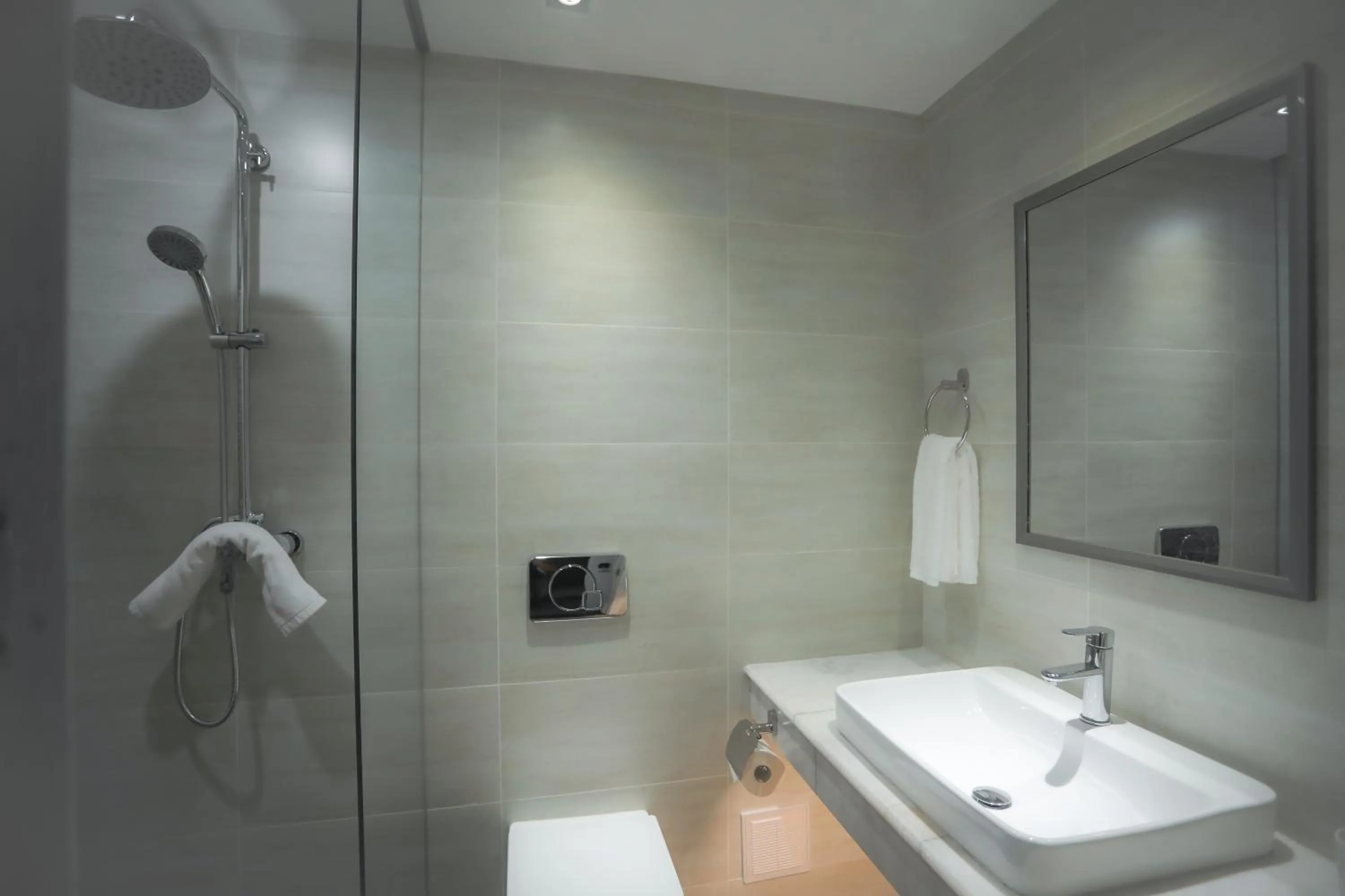 Bathroom in Edelweiss Art Hotel