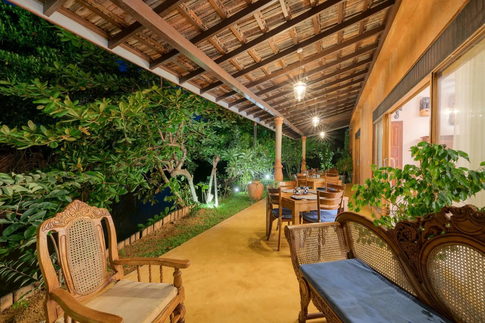 Restaurant/places to eat in D Canal House