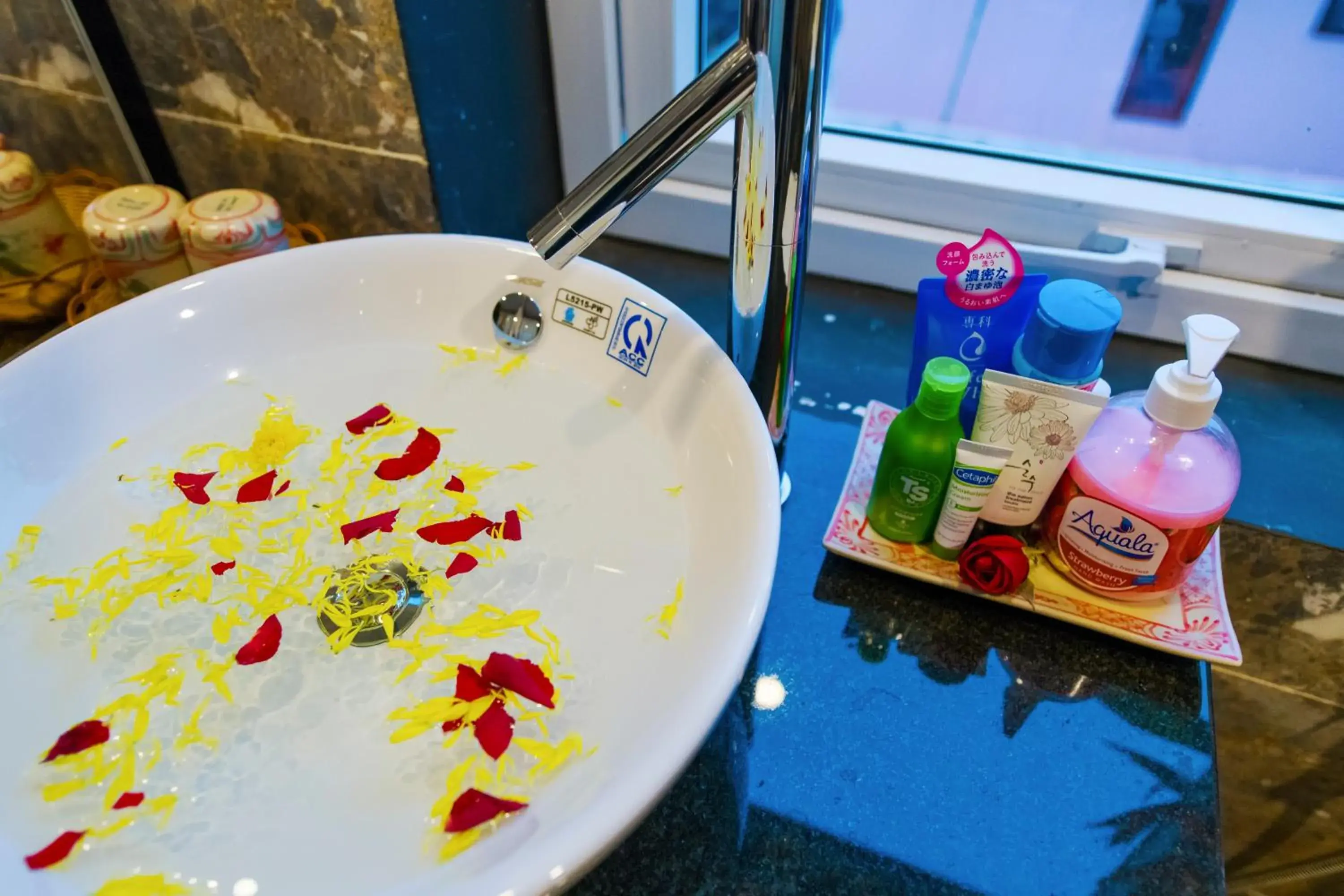 Bathroom in Hoi An Sunny Pool Villa Bathroom in Hoi An Sunny Pool Villa