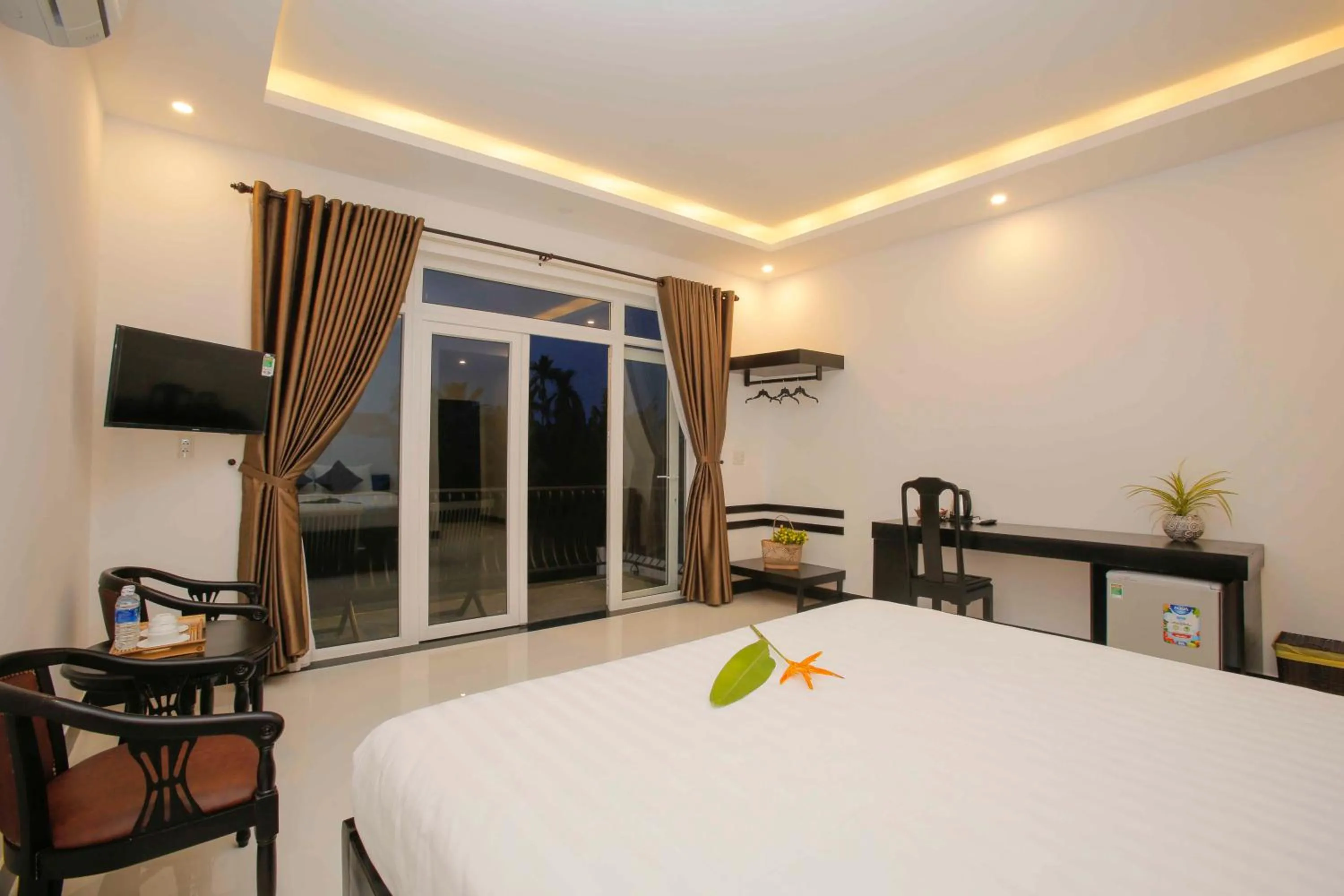 TV and multimedia, Bed in Hoi An Sunny Pool Villa