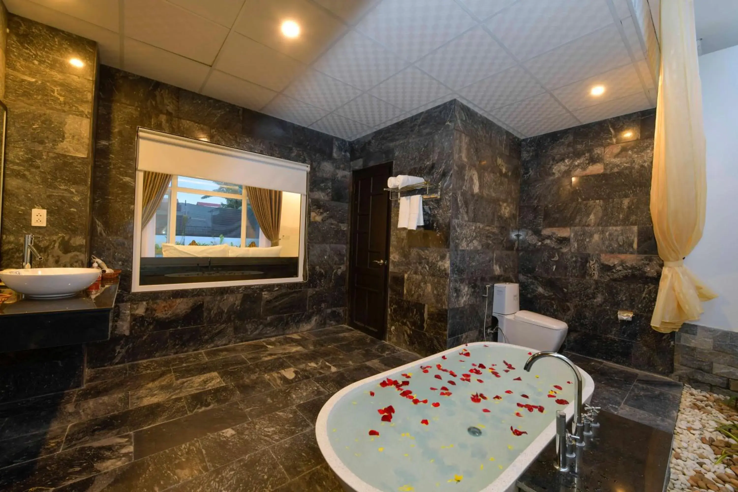 Junior Double or Twin Room with Pool View in Hoi An Sunny Pool Villa Junior Double or Twin Room with Pool View in Hoi An Sunny Pool Villa