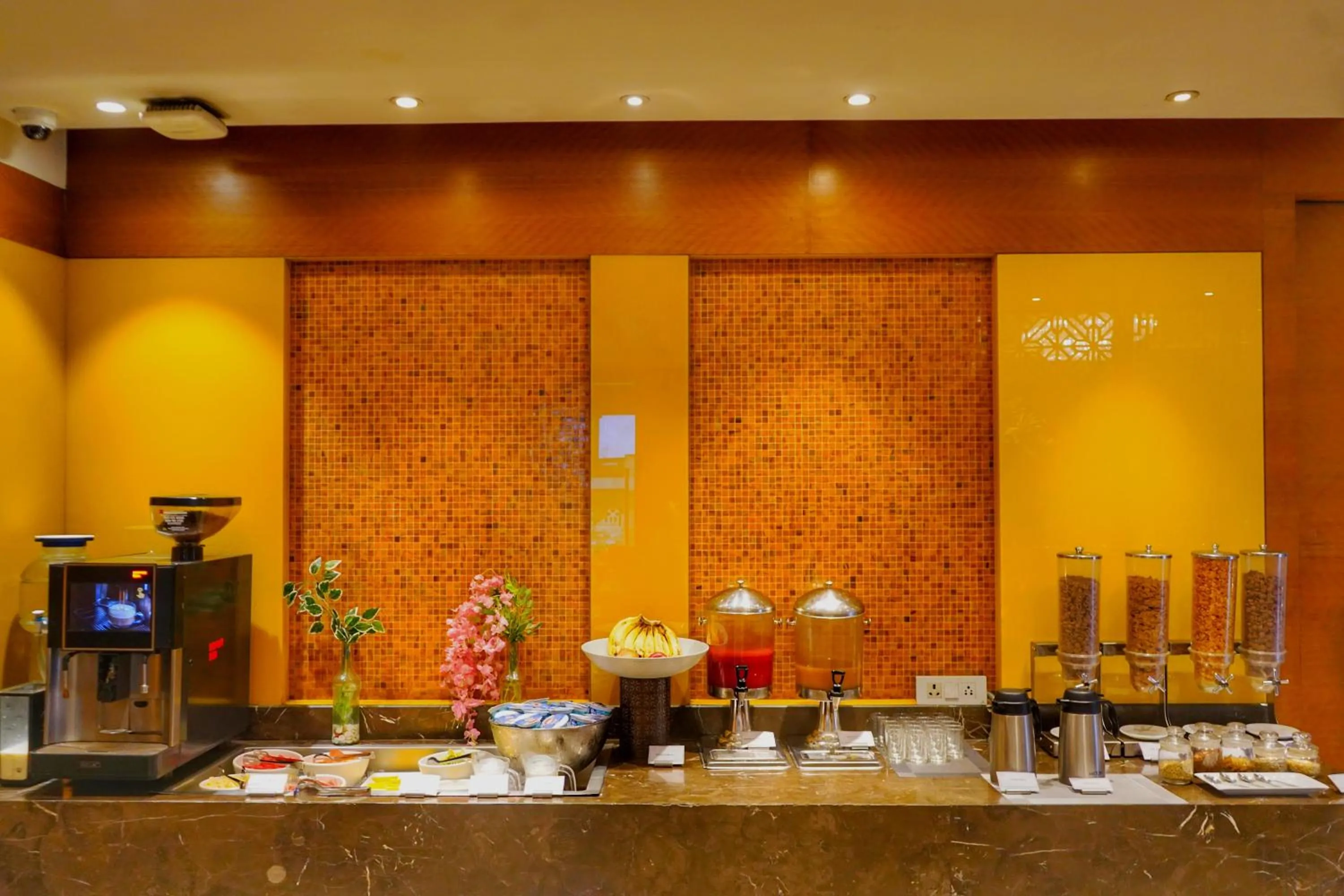 Breakfast in Golden Sarovar Portico