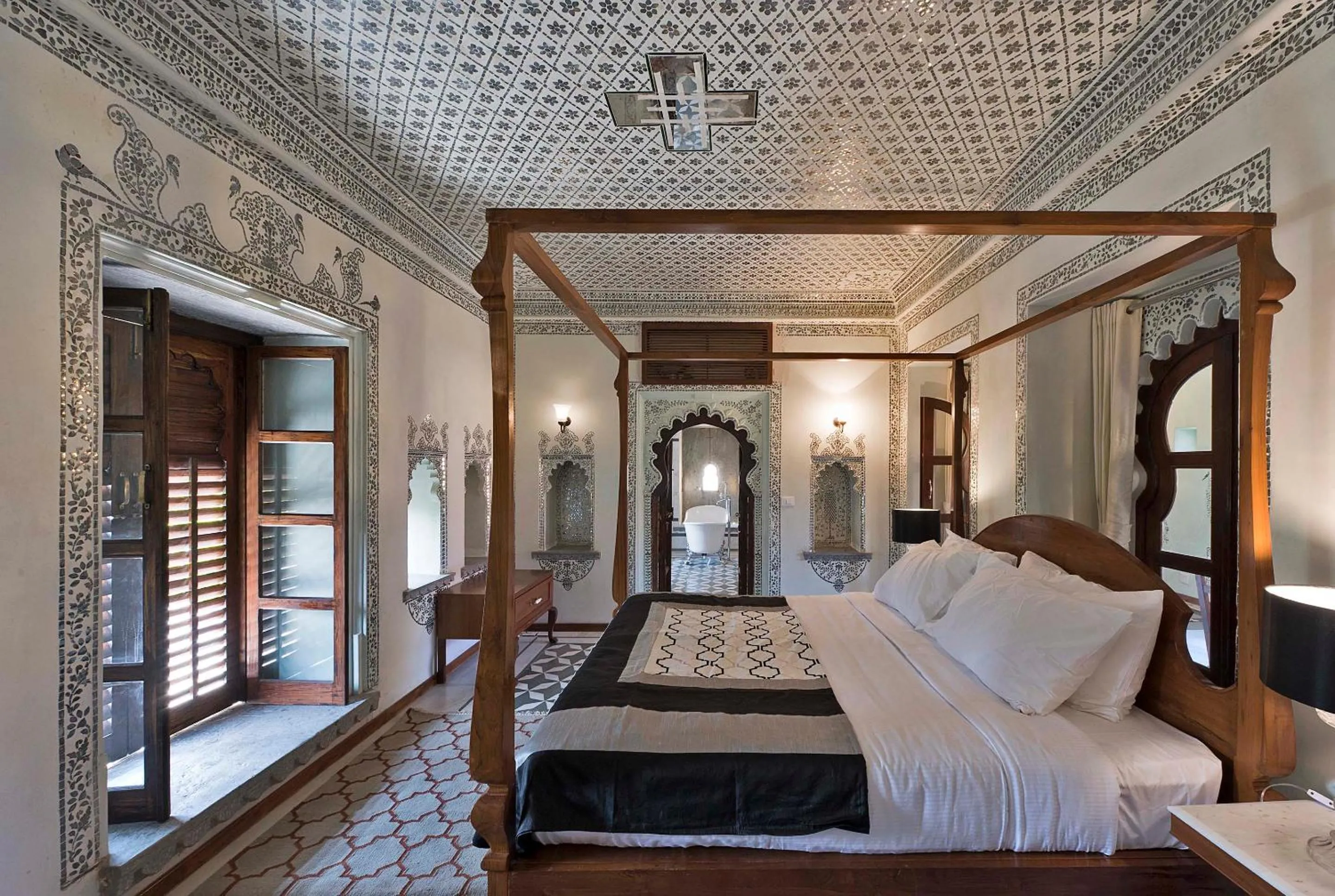 Photo of the whole room, Bed in Gogunda Palace