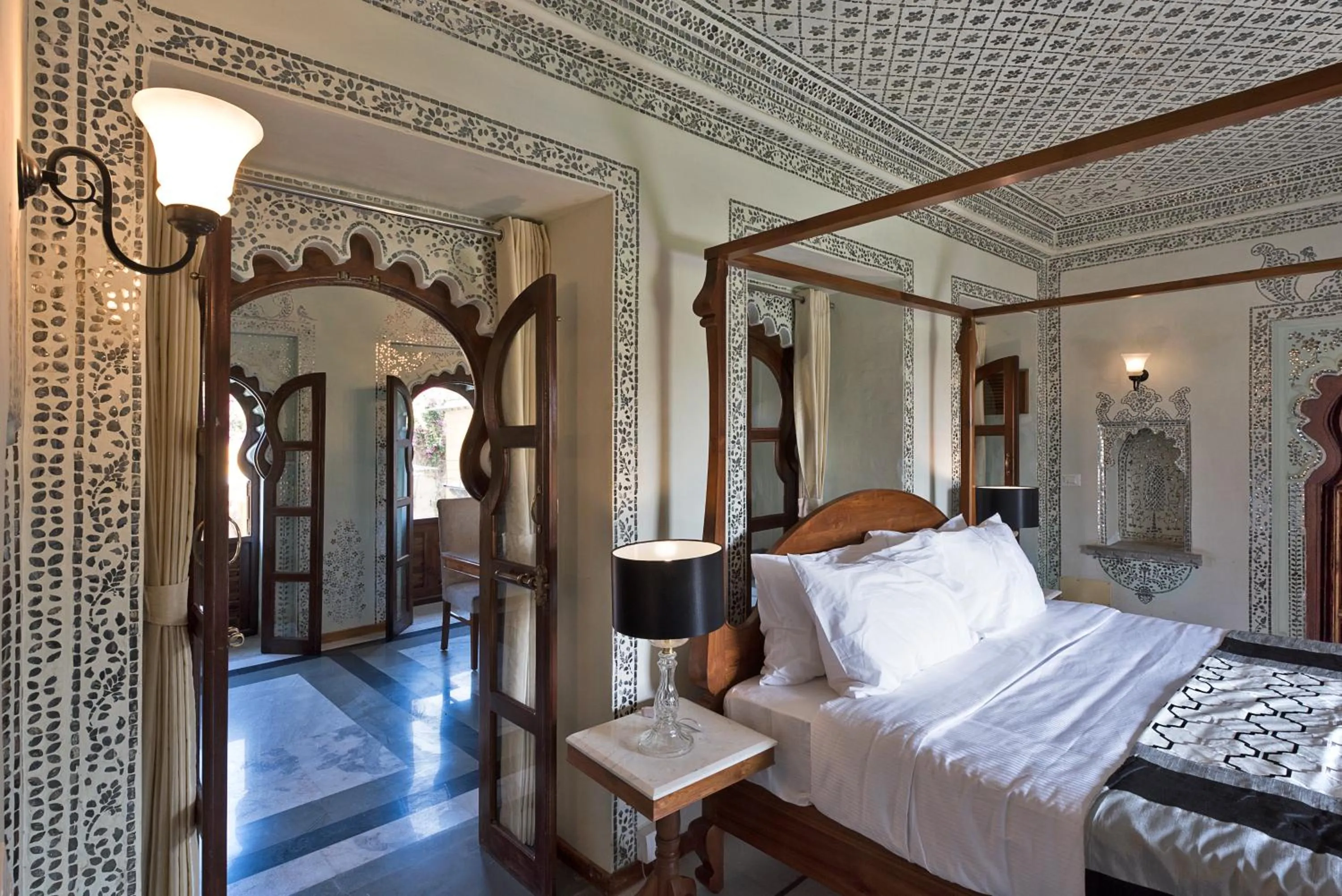 Photo of the whole room, Bed in Gogunda Palace