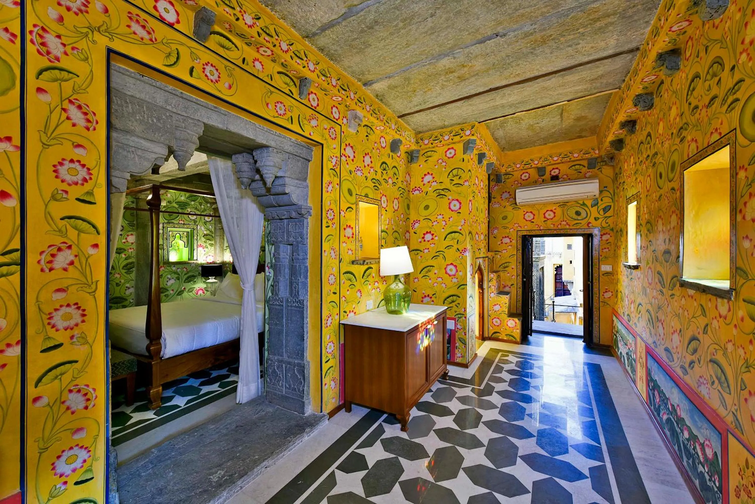 Bedroom, Bed in Gogunda Palace