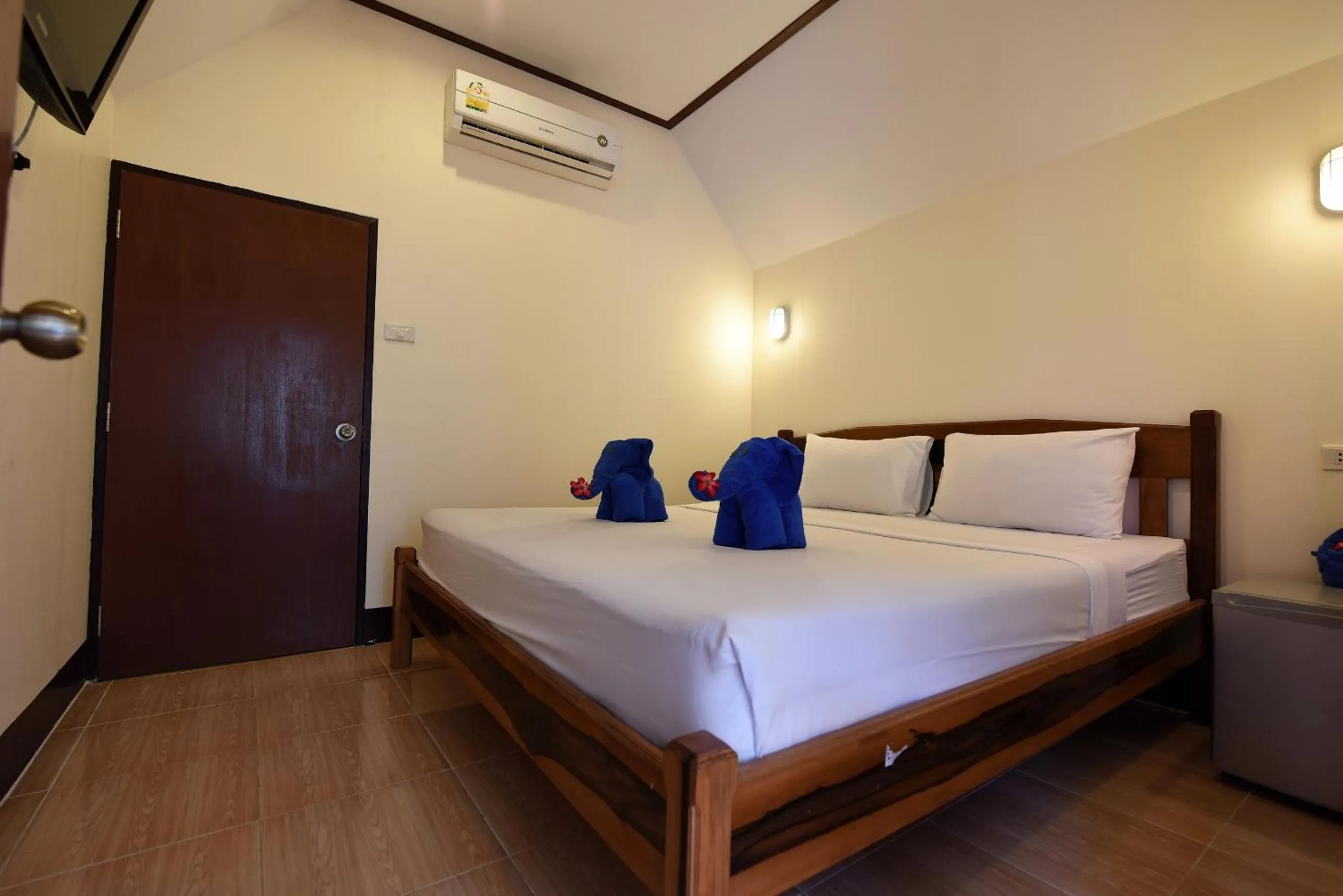 Bedroom, Bed in Phi Phi Twin Palms Bungalow