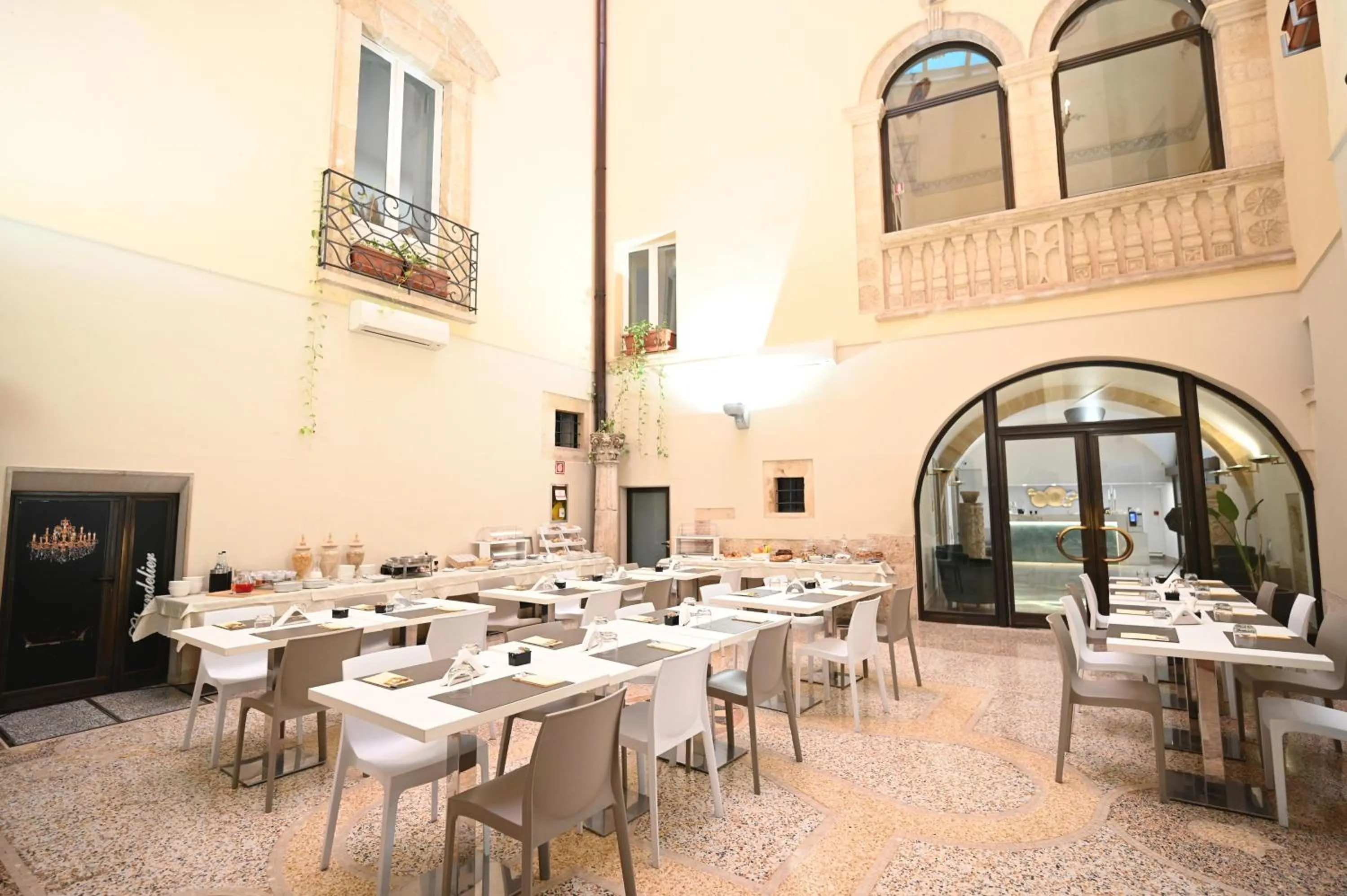 Communal lounge/ TV room in Hotel San Nicola