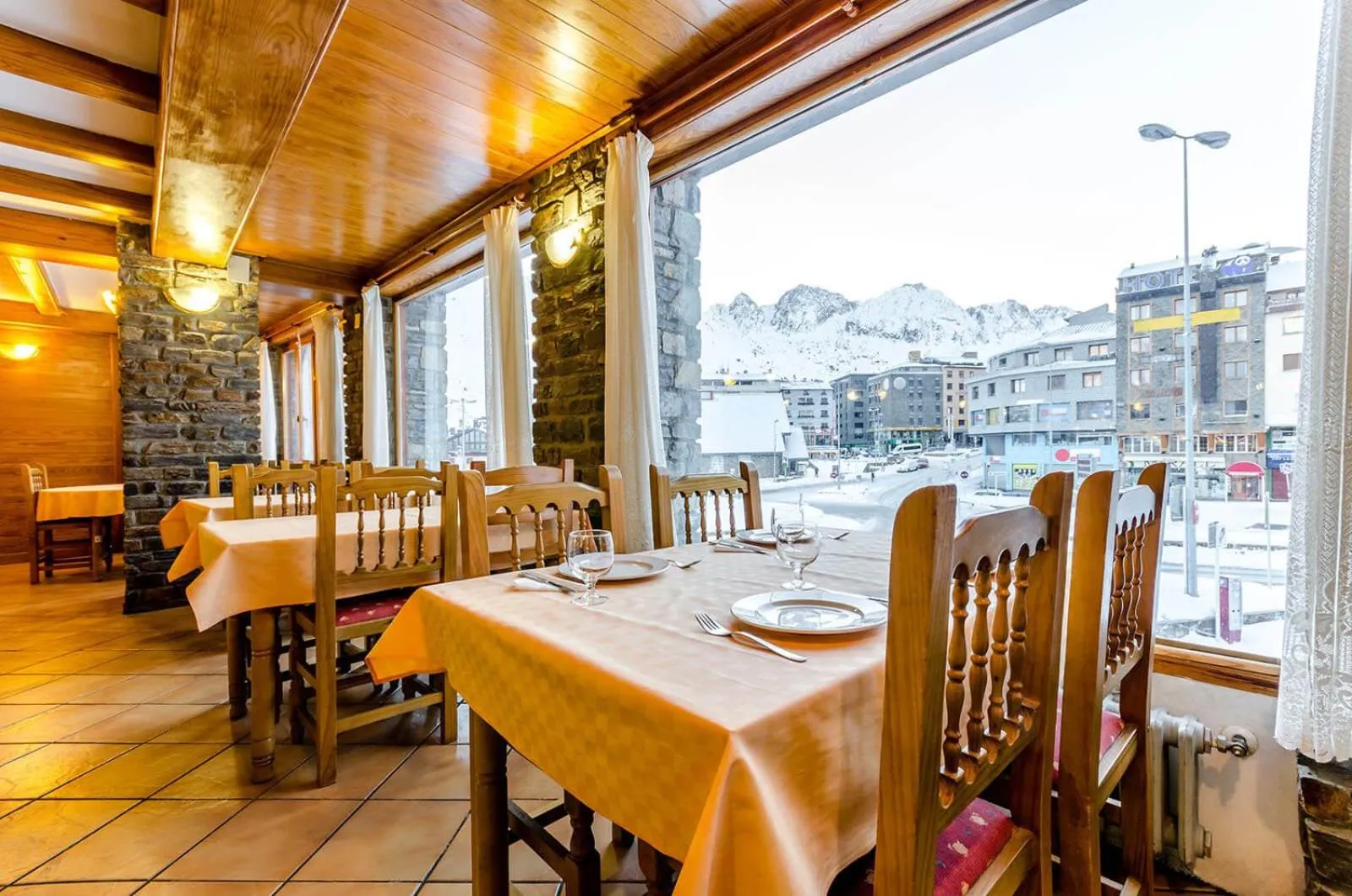 Restaurant/places to eat in Cal Ruiz