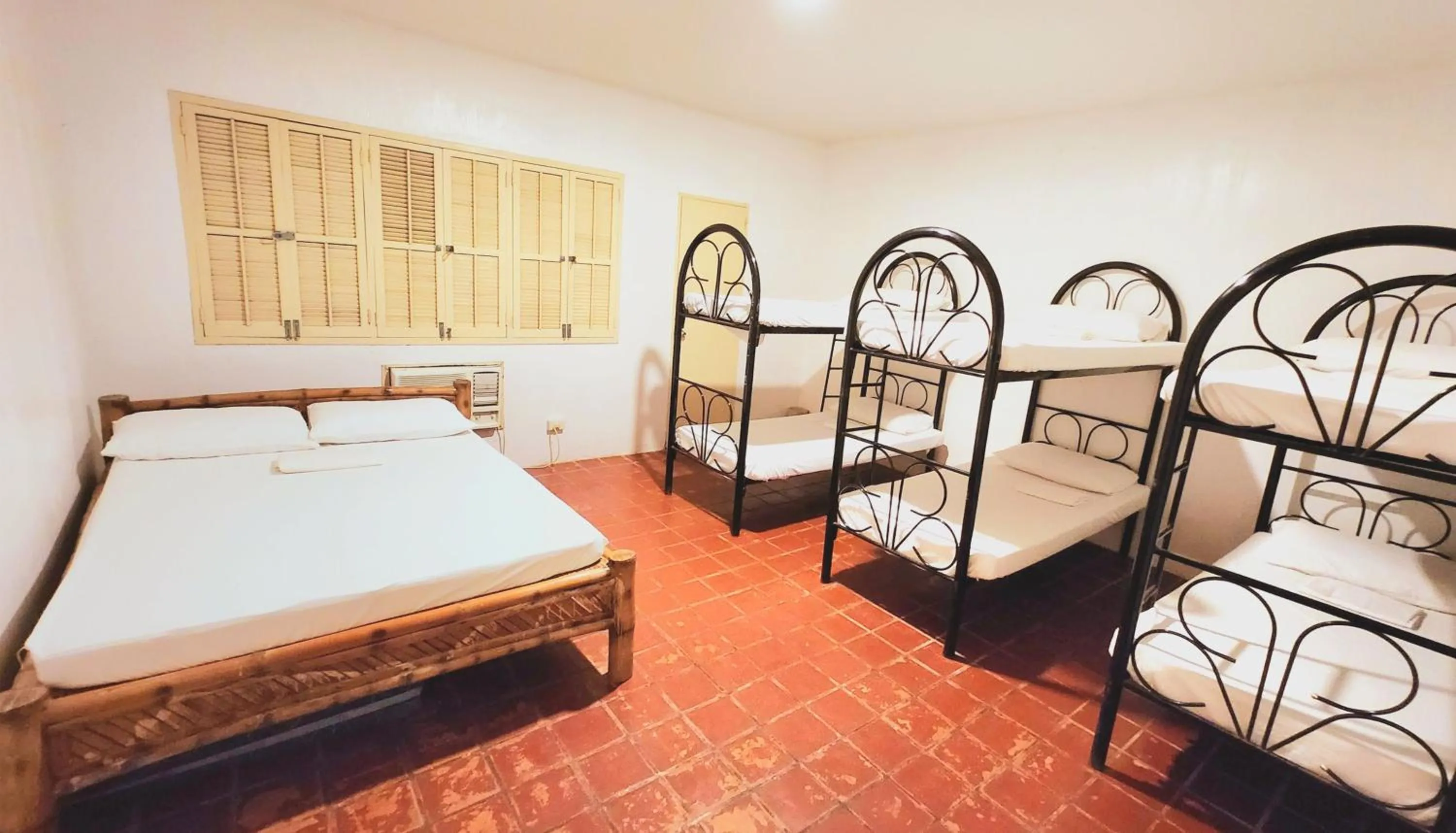 Bed in White House, Batangas