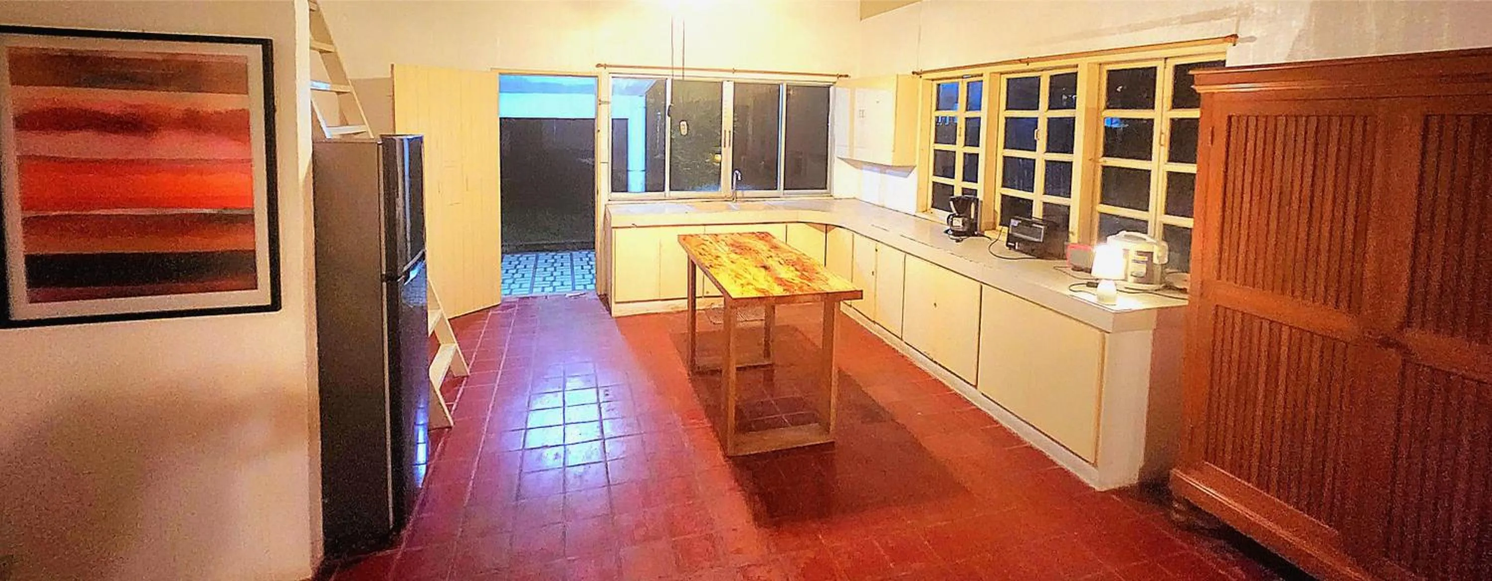 White House, Batangas