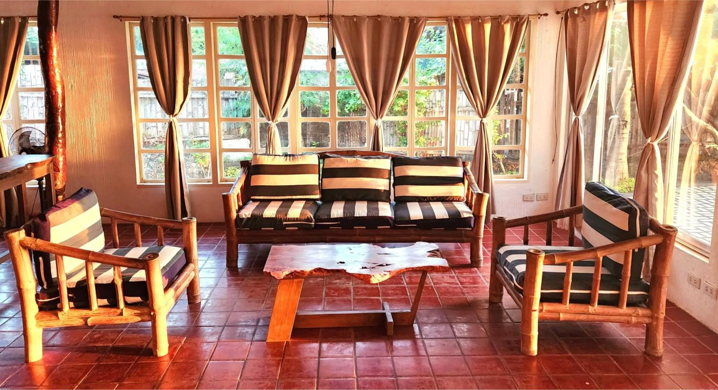 White House, Batangas