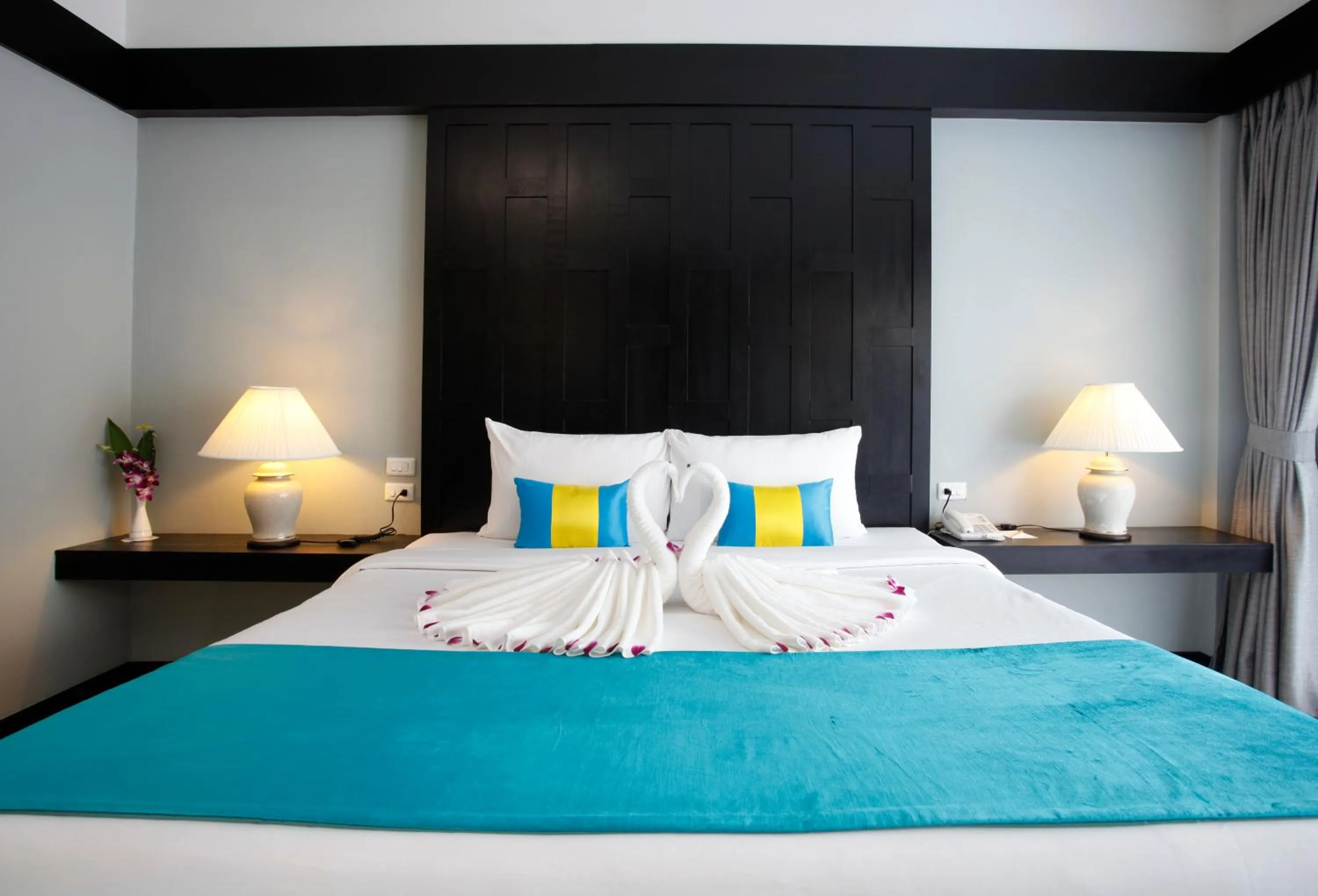 Bed in Diamond Cottage Resort & Spa
