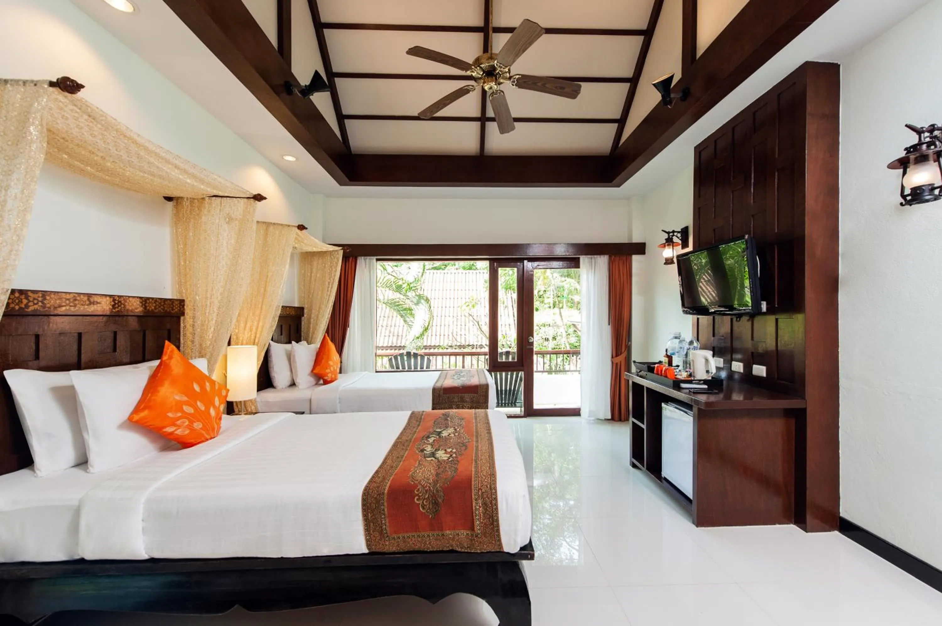 Bed in Diamond Cottage Resort & Spa