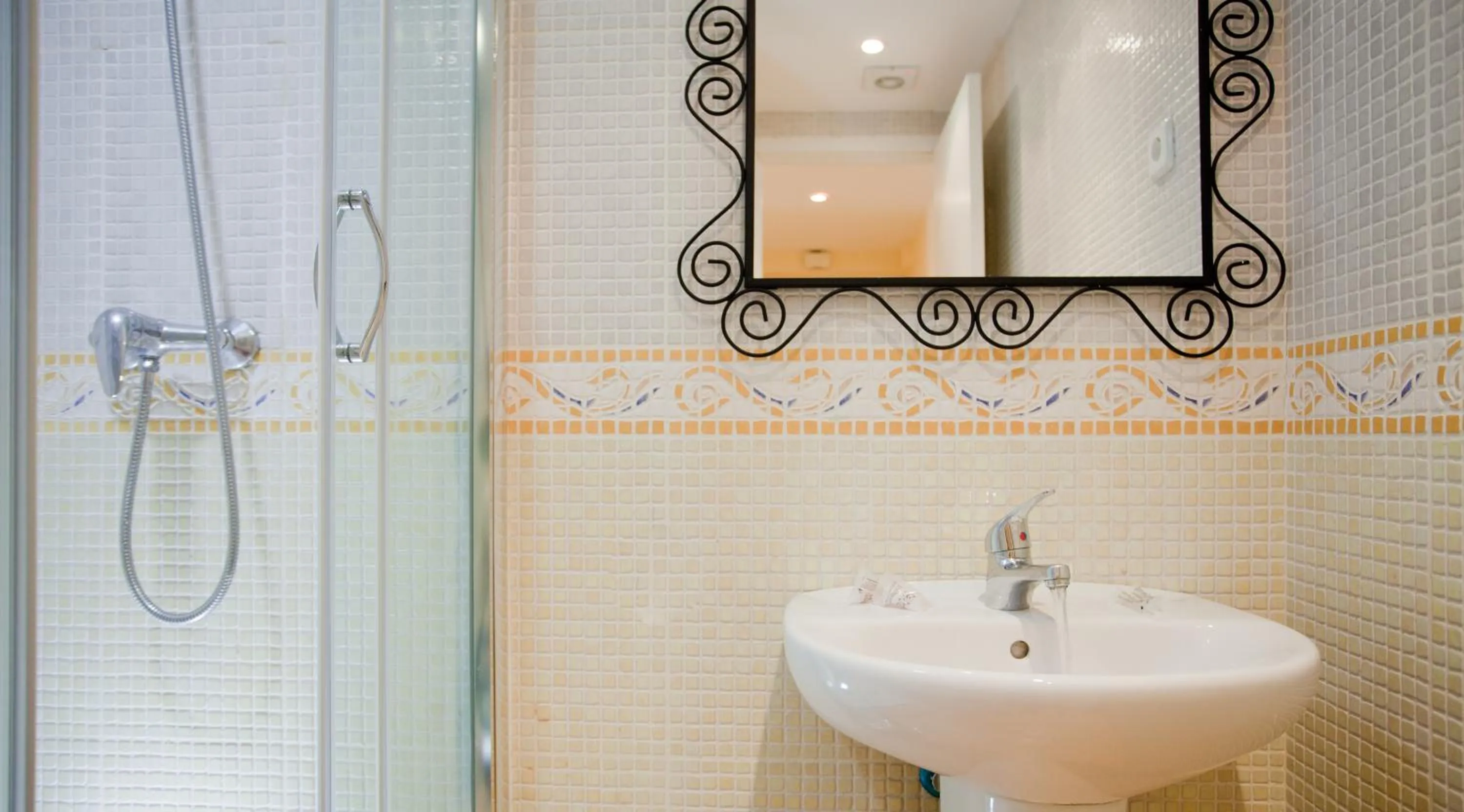 Bathroom in SUITES YOU Zinc