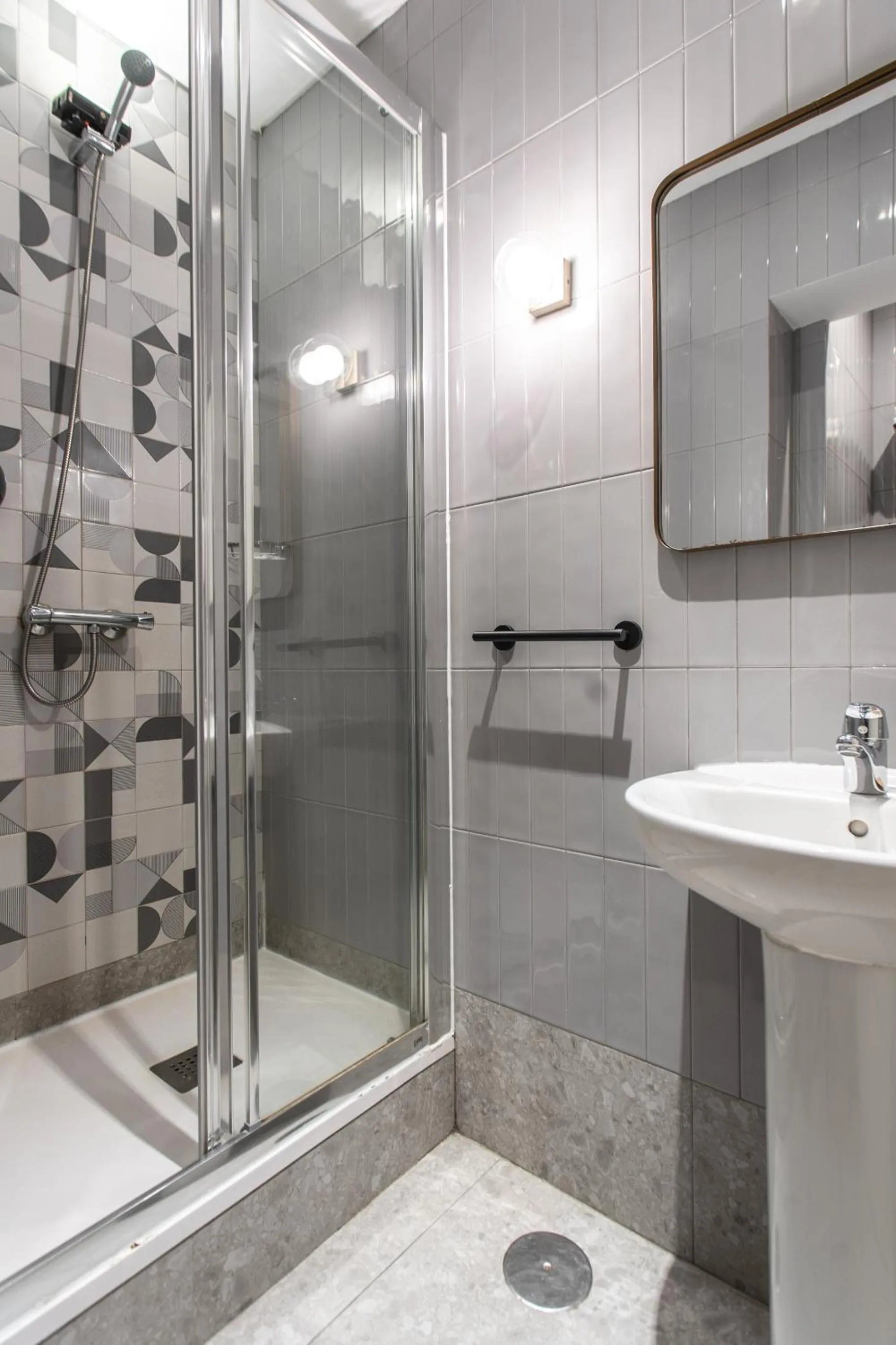 Shower in SUITES YOU Zinc