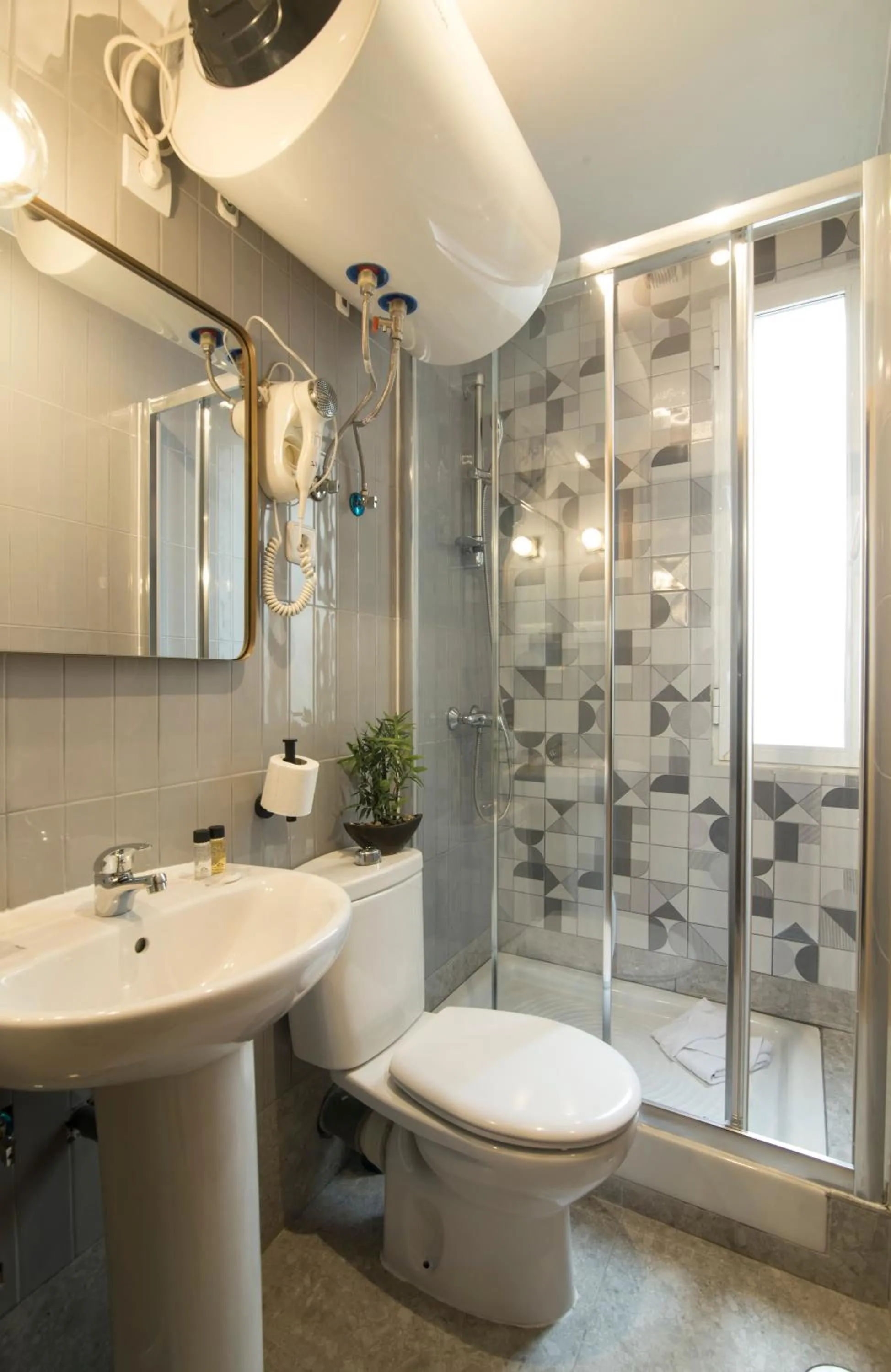 Shower in SUITES YOU Zinc