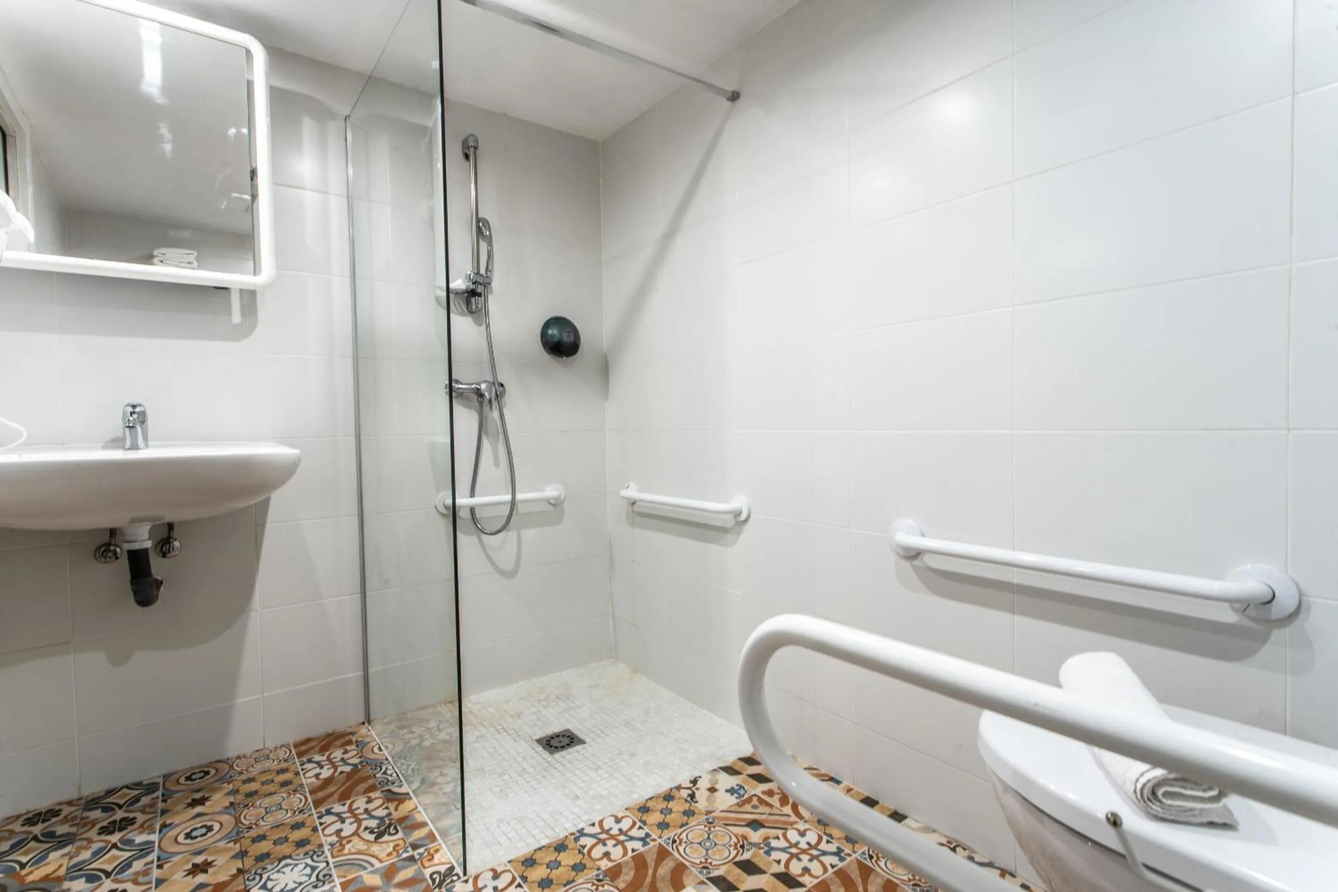 Shower in SUITES YOU Zinc