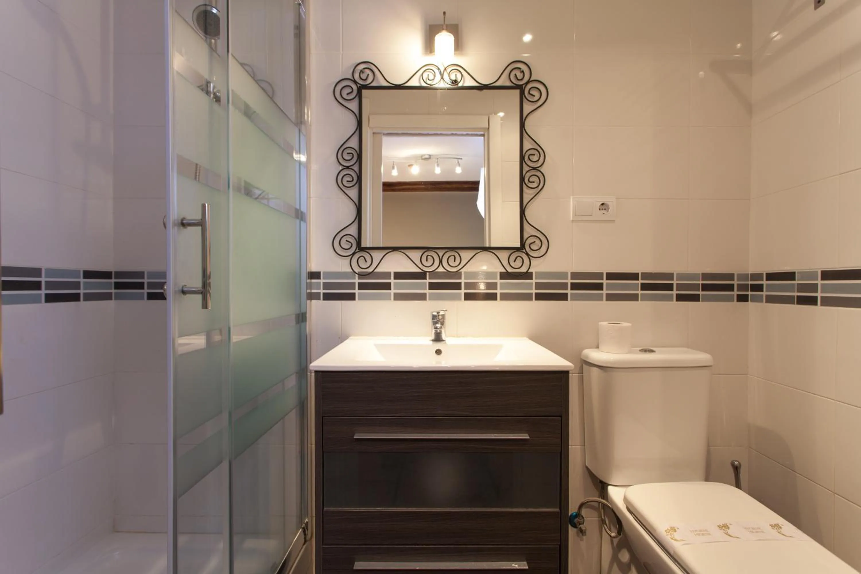 Toilet in SUITES YOU Zinc