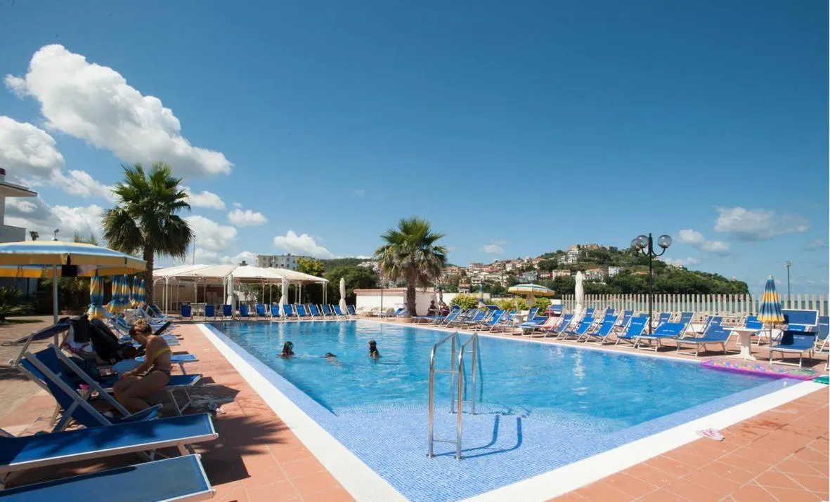 Swimming pool in Hotel Mare